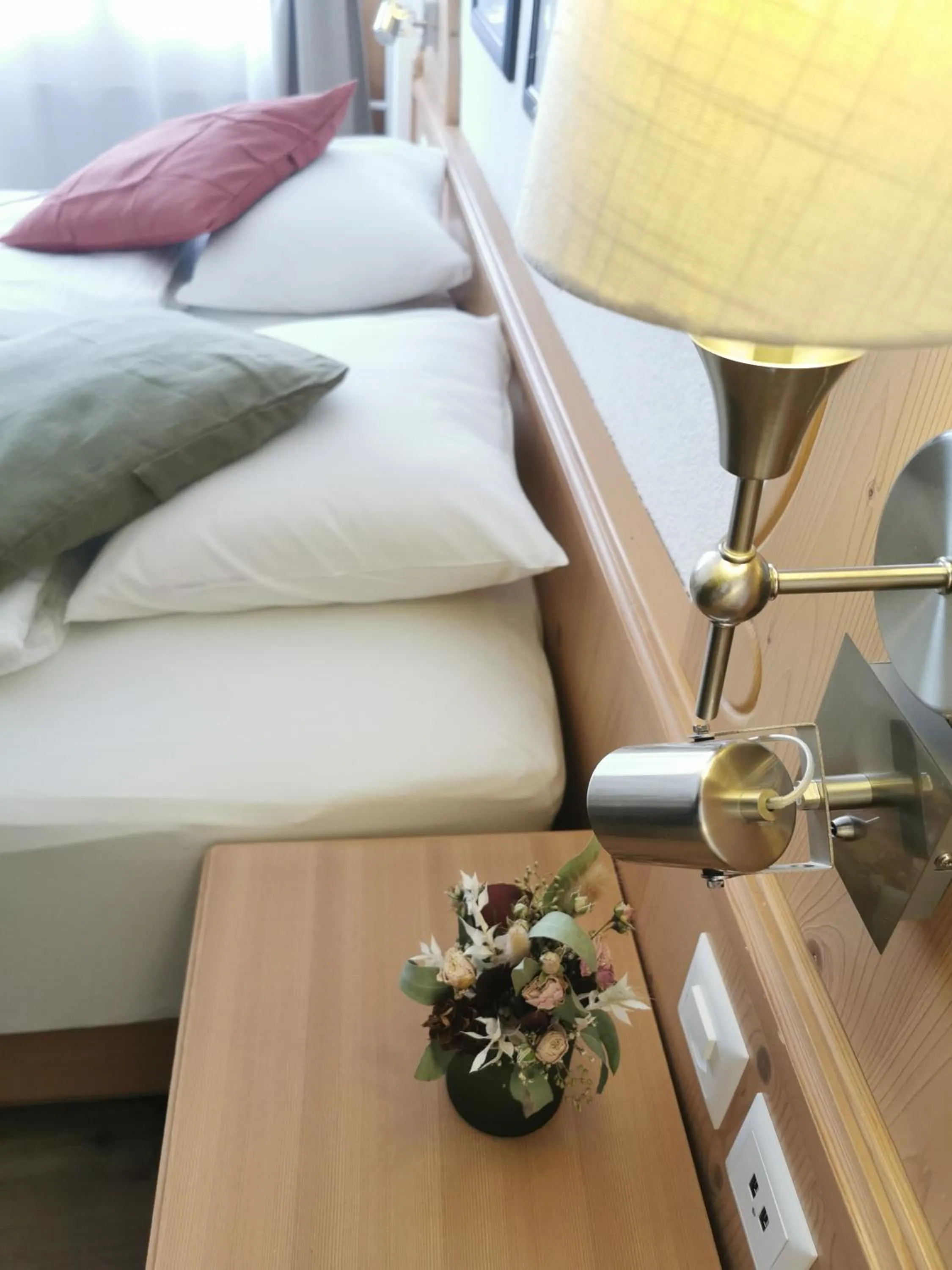 Bed in SPANNORT family home with common kitchen and self check-in