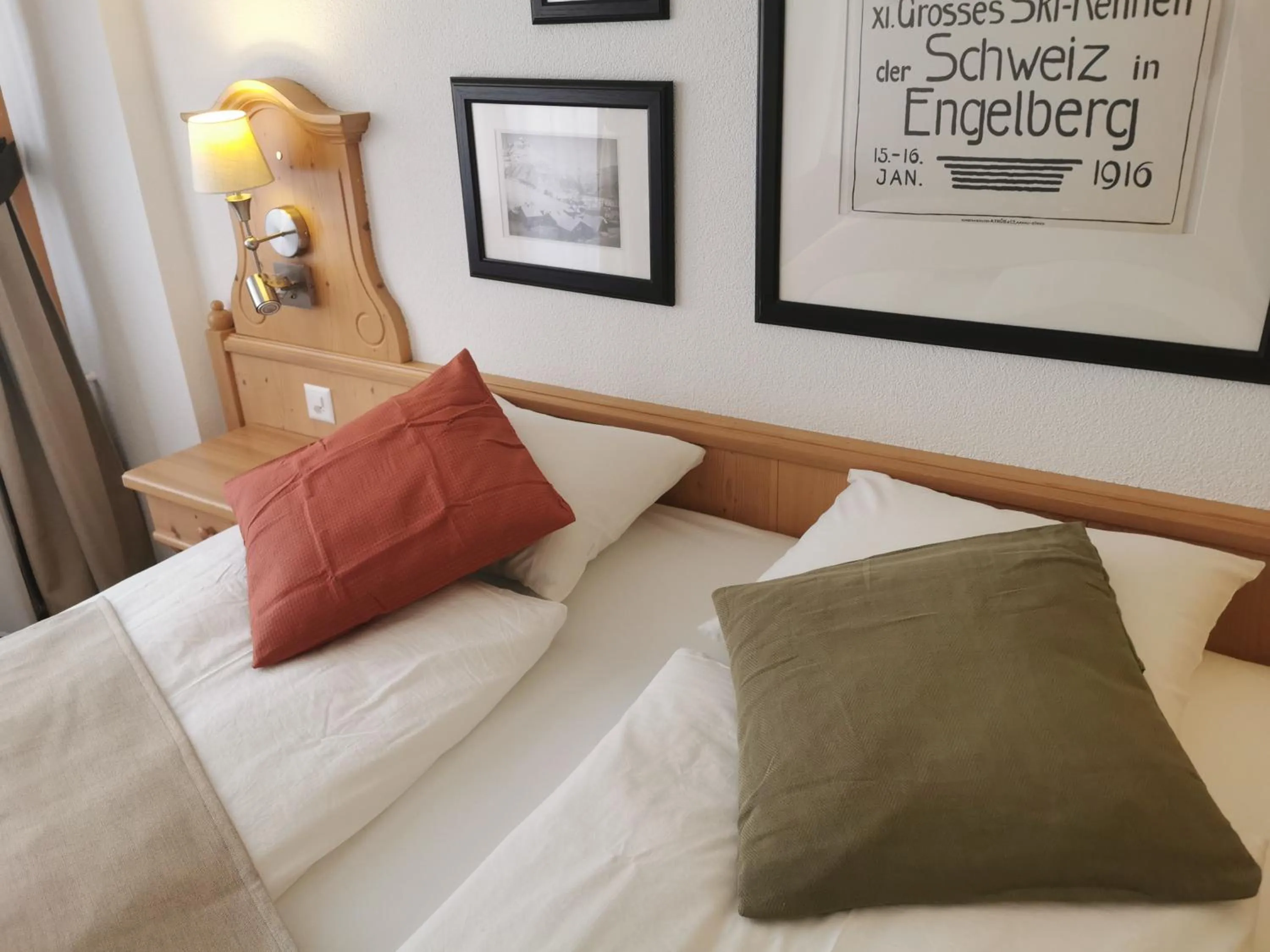 Photo of the whole room, Bed in SPANNORT family home with common kitchen and self check-in