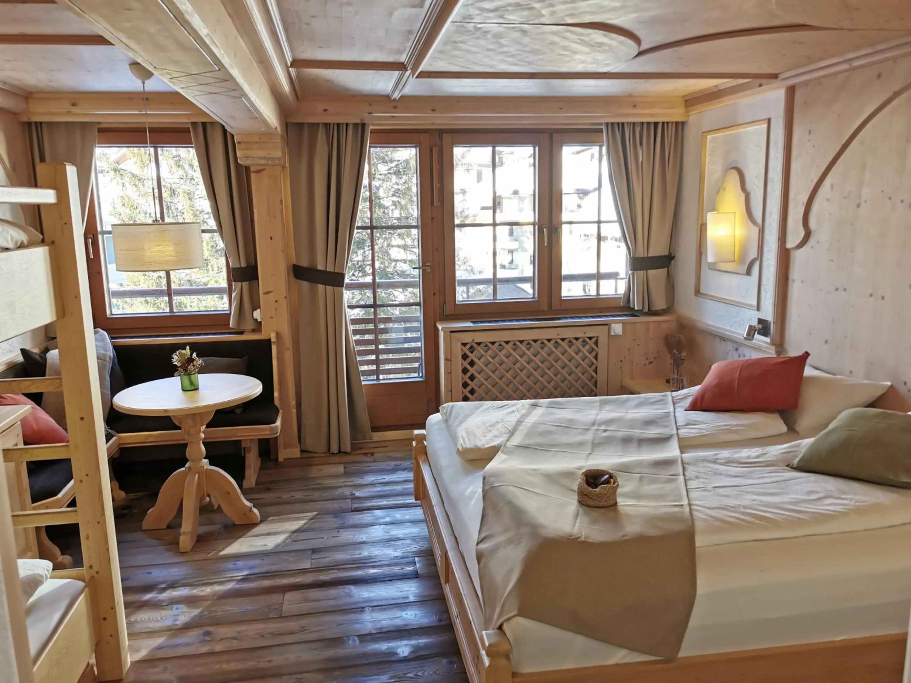 Photo of the whole room, Bed in SPANNORT family home with common kitchen and self check-in