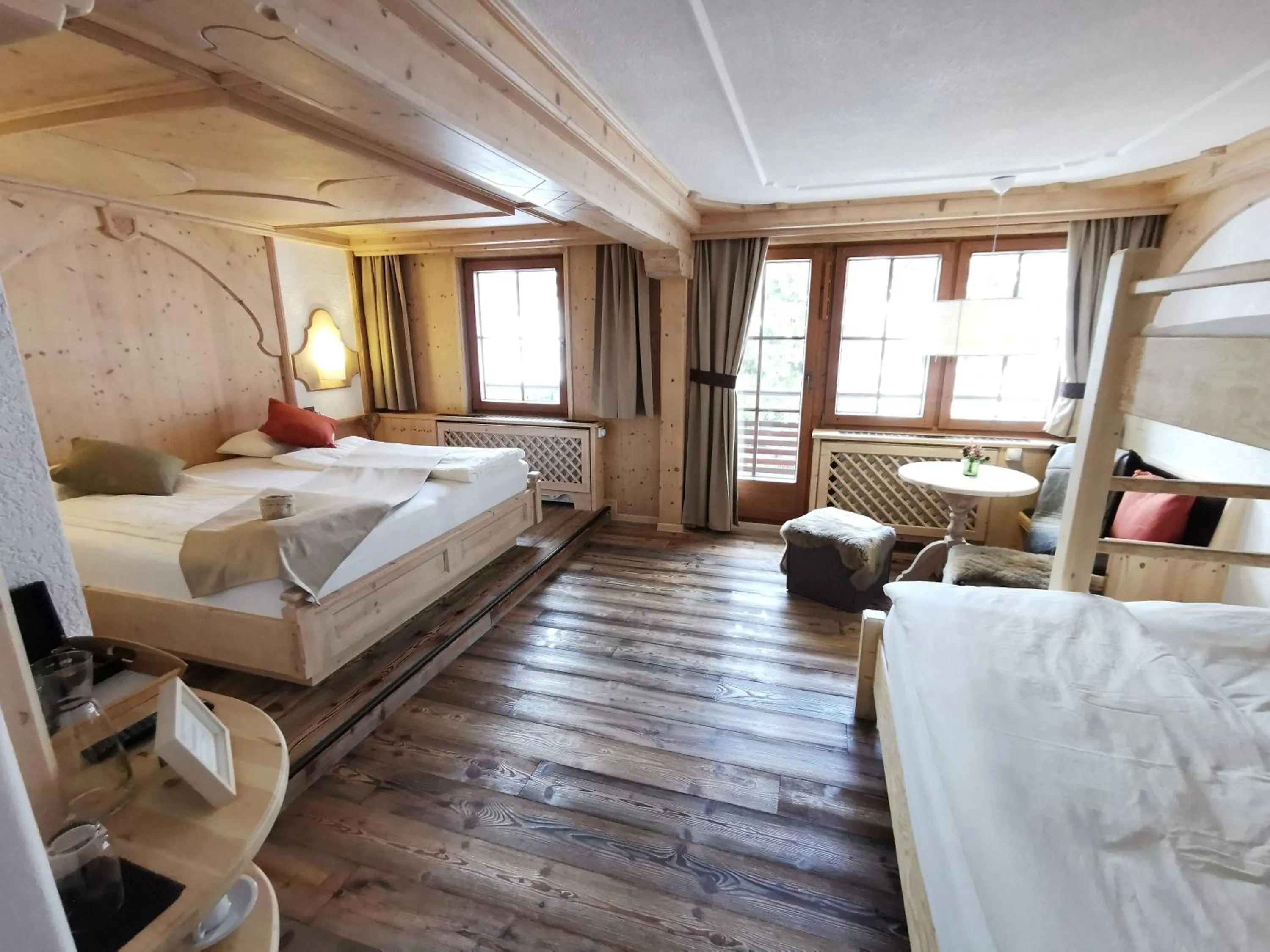 Photo of the whole room, Bed in SPANNORT family home with common kitchen and self check-in