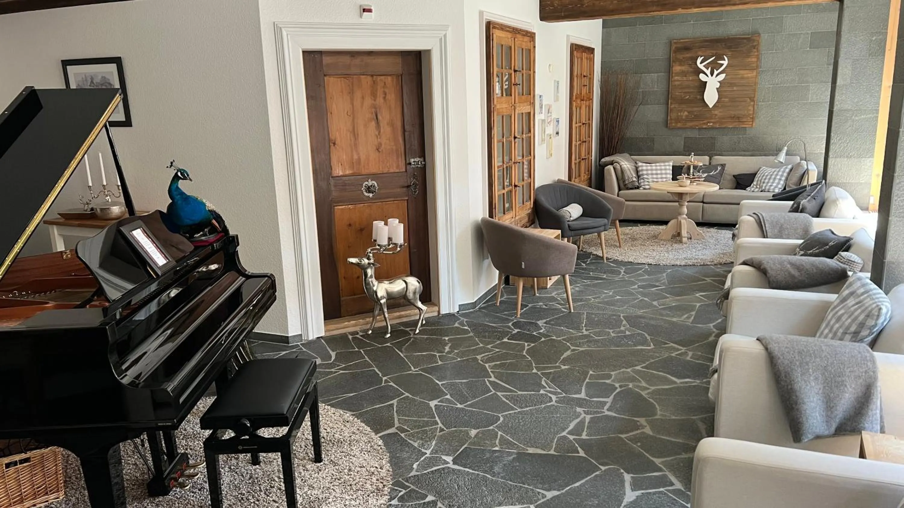 Lounge or bar in SPANNORT family home with common kitchen and self check-in