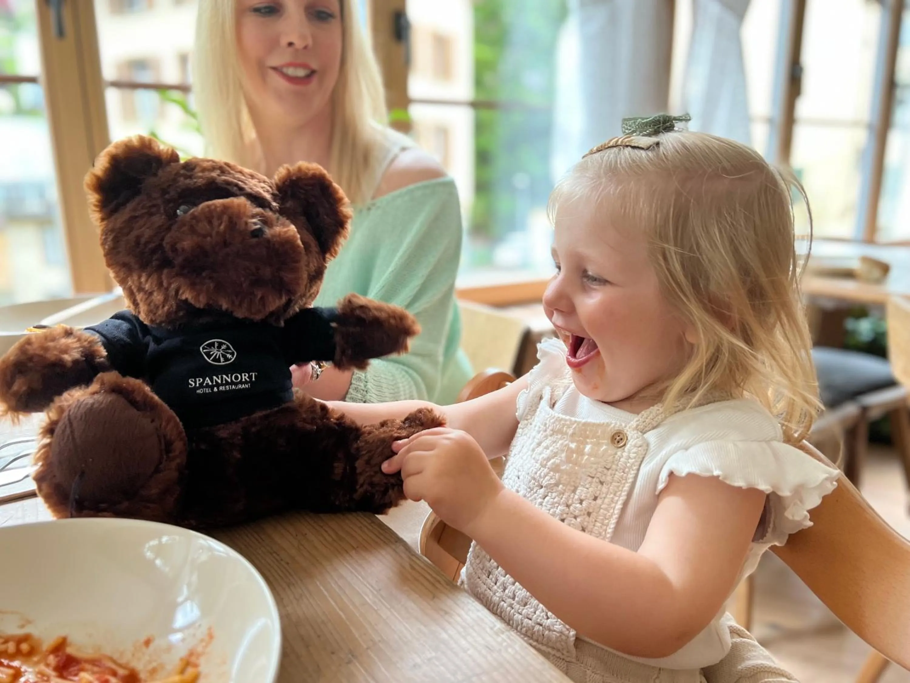 Communal kitchen in SPANNORT family home with common kitchen and self check-in