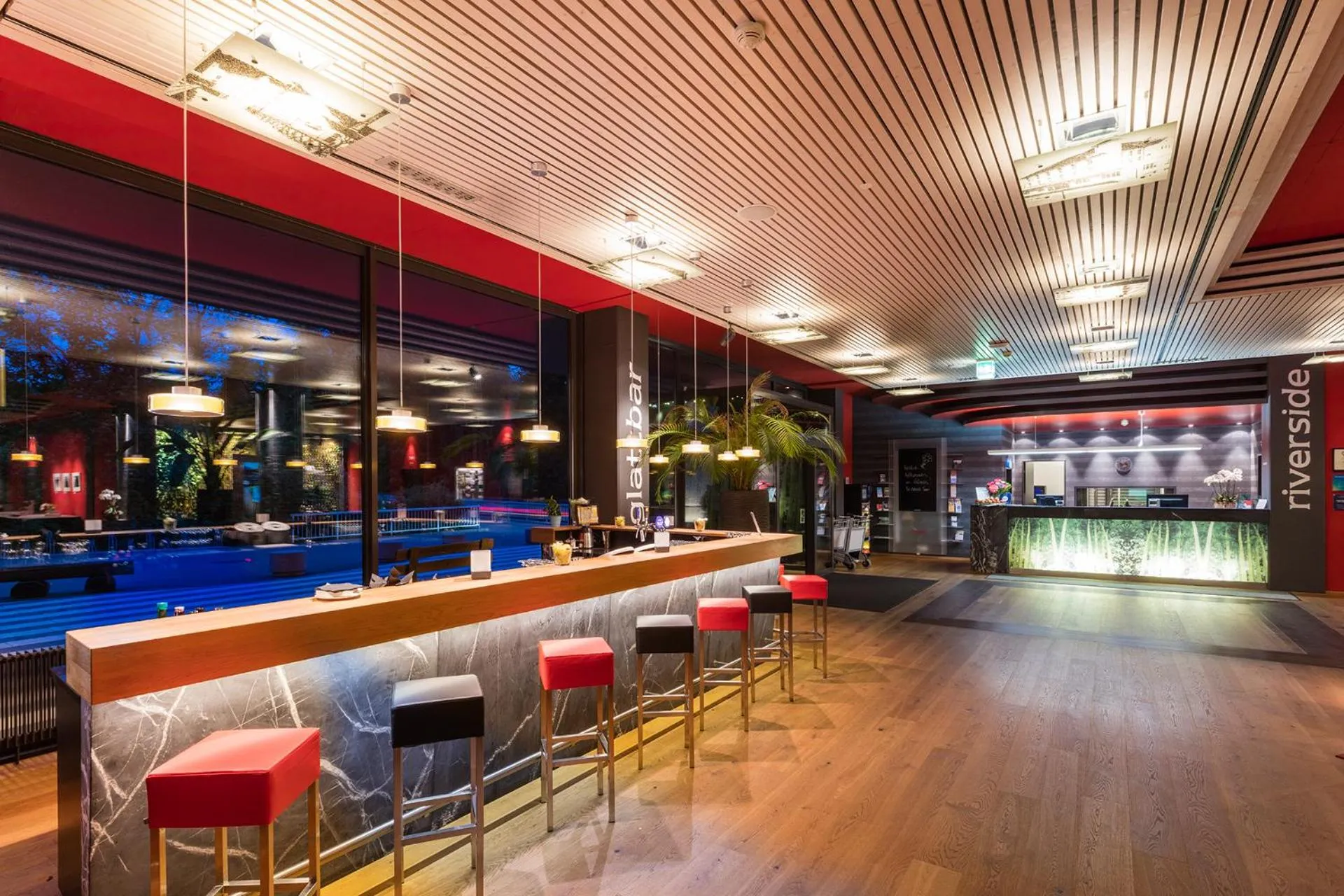 Restaurant/places to eat in Riverside