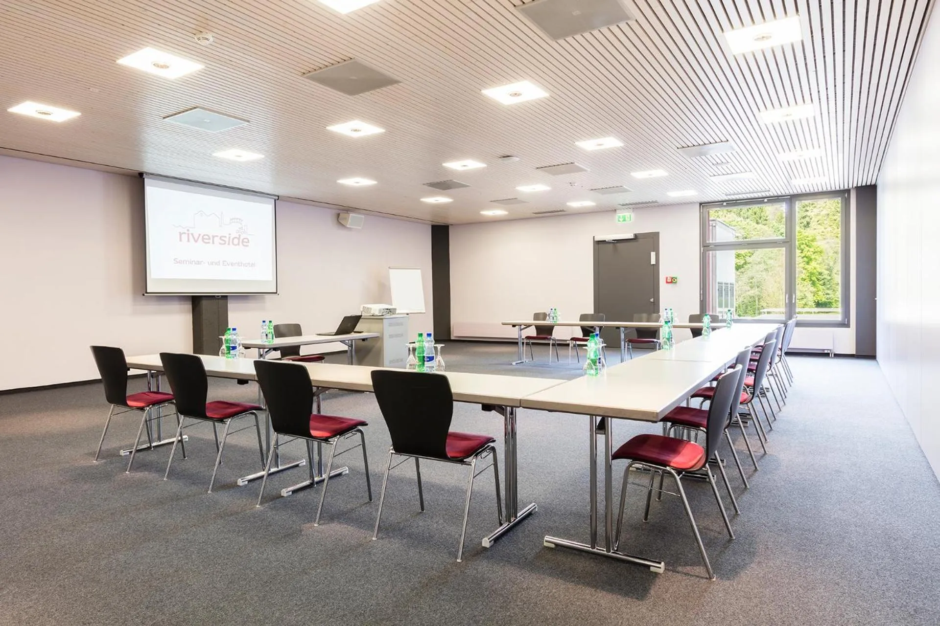 Business facilities in Riverside