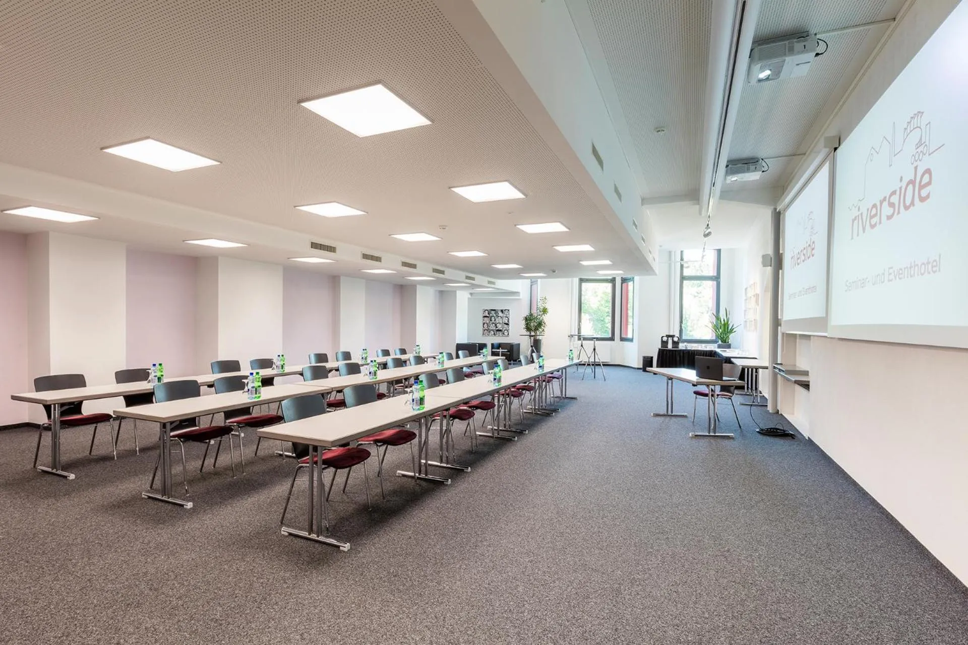 Business facilities in Riverside