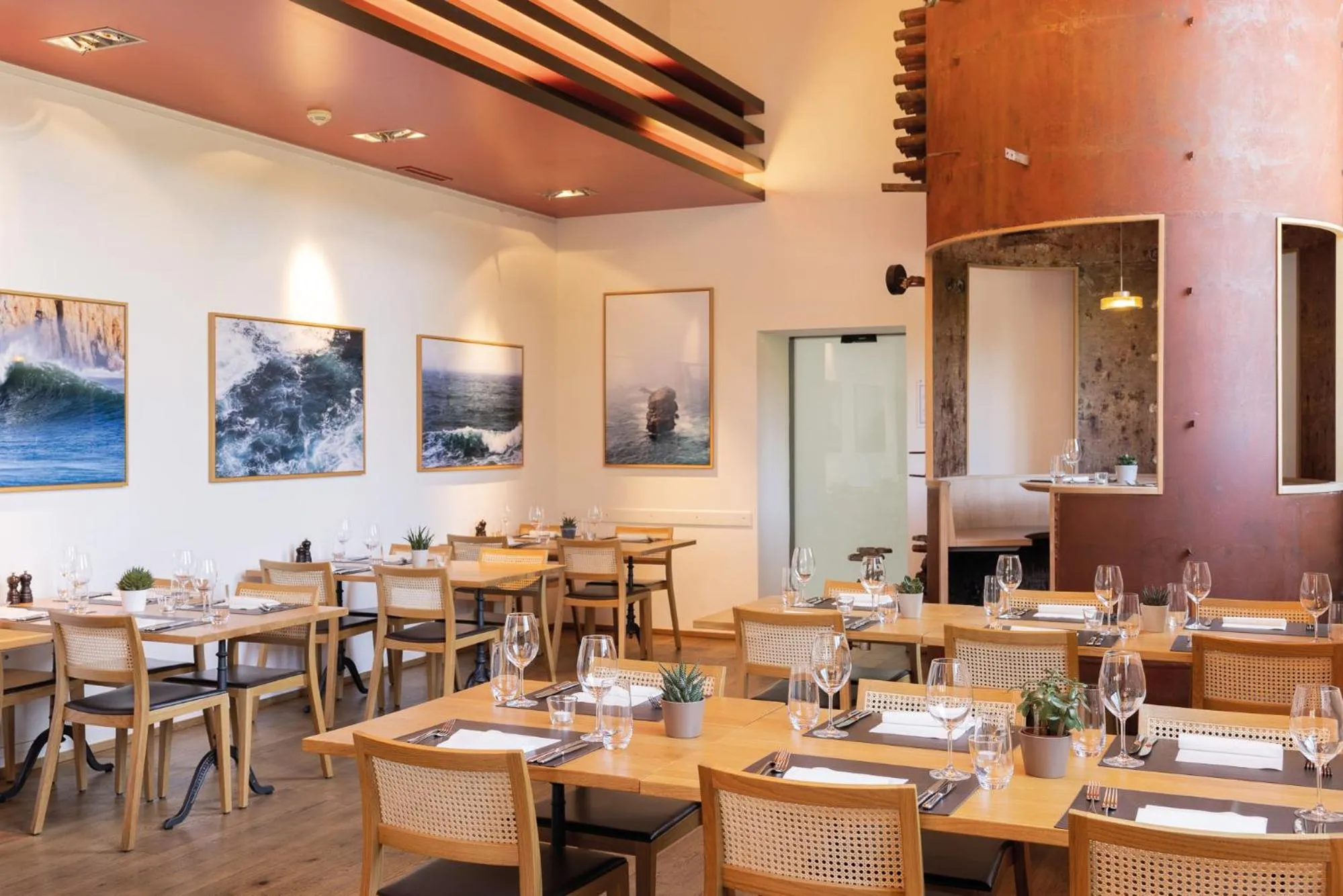 Restaurant/places to eat in Riverside