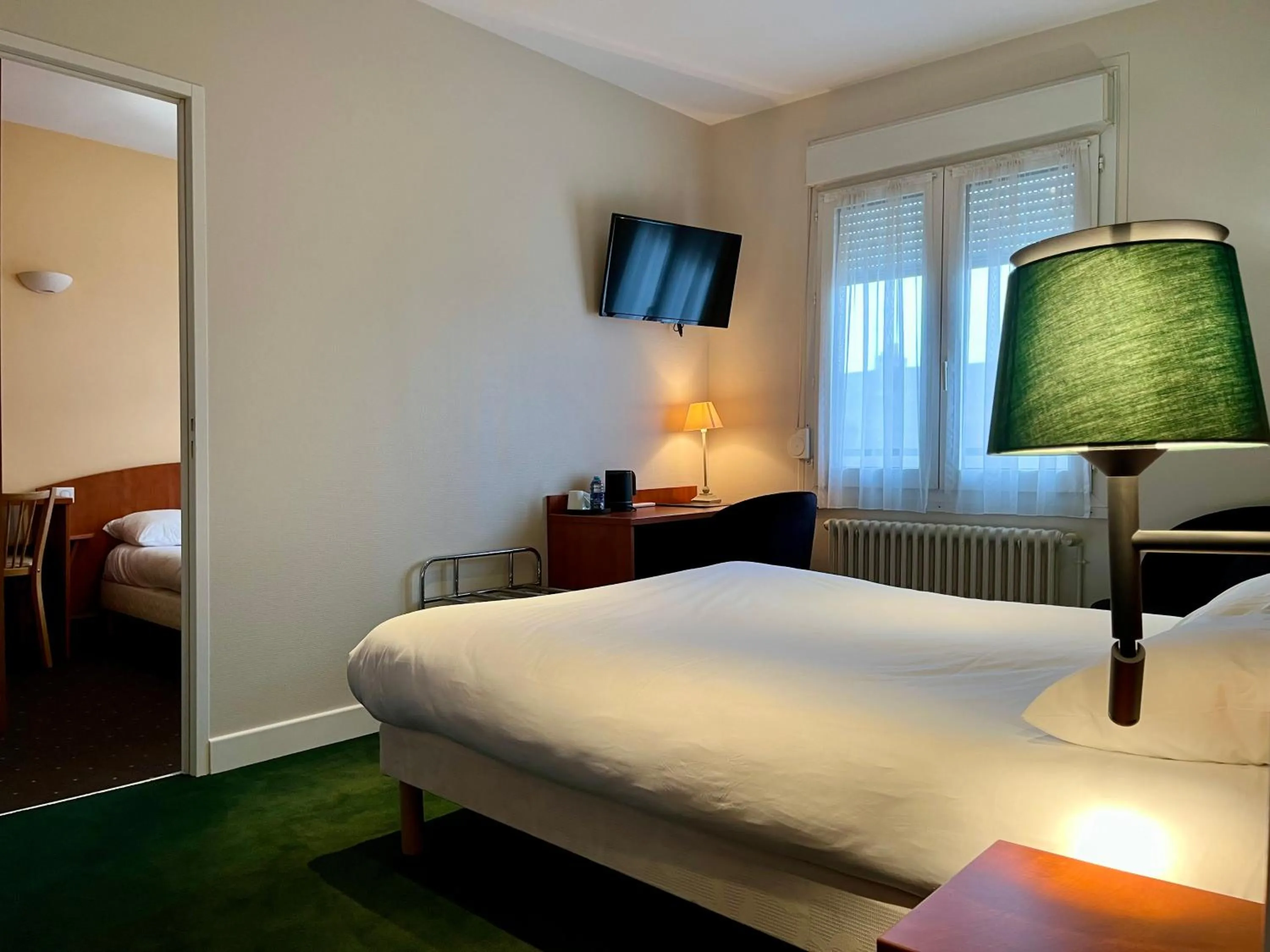 Bed in Logis Hôtel & Restaurant - Le Saint-Louis