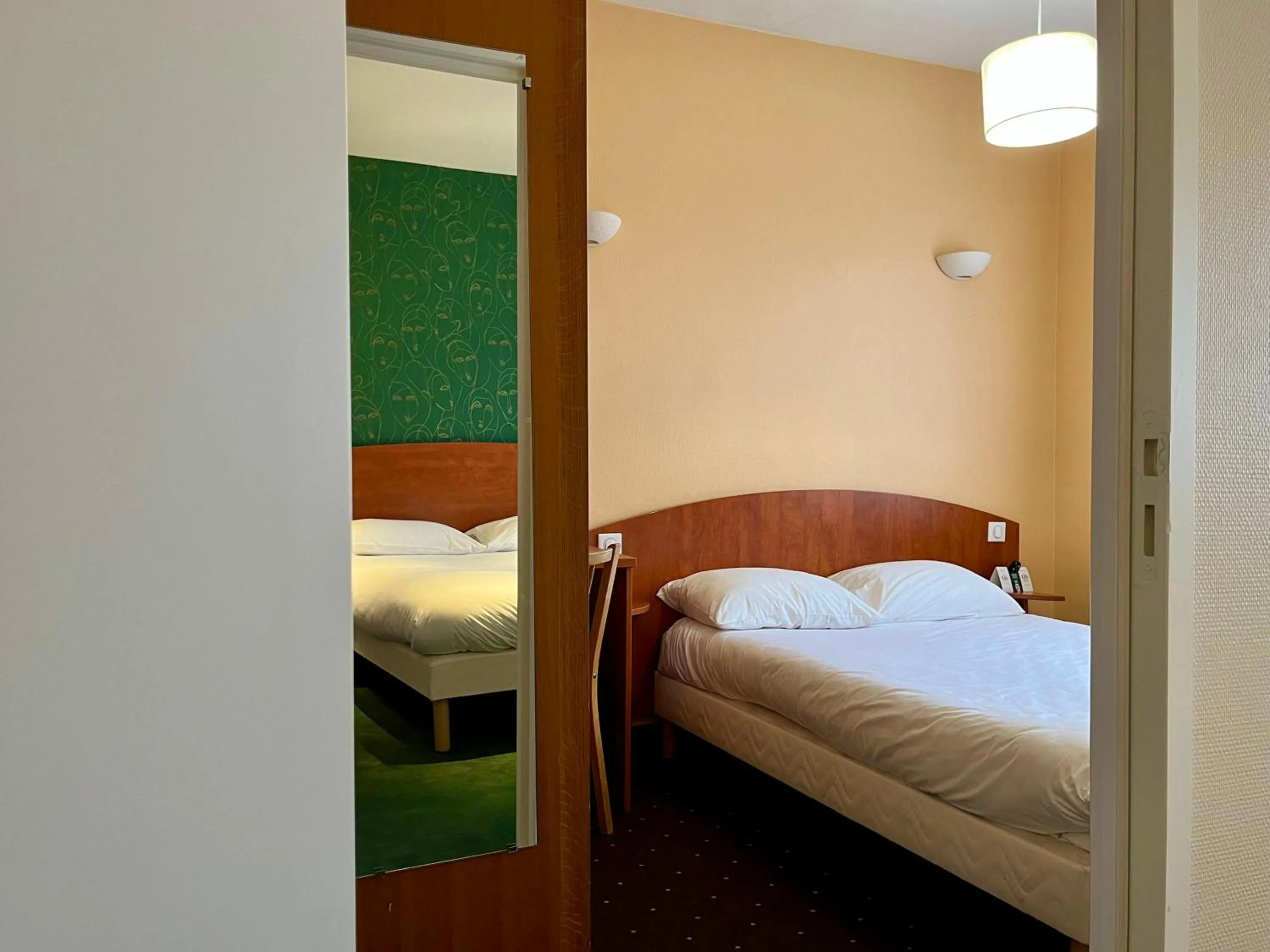 Bed in Logis Hôtel & Restaurant - Le Saint-Louis