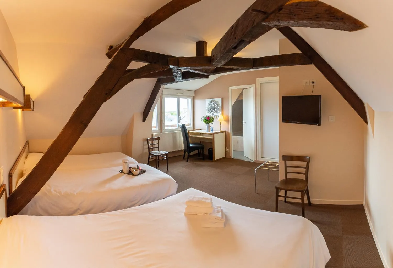 Bed in Logis Hôtel & Restaurant - Le Saint-Louis