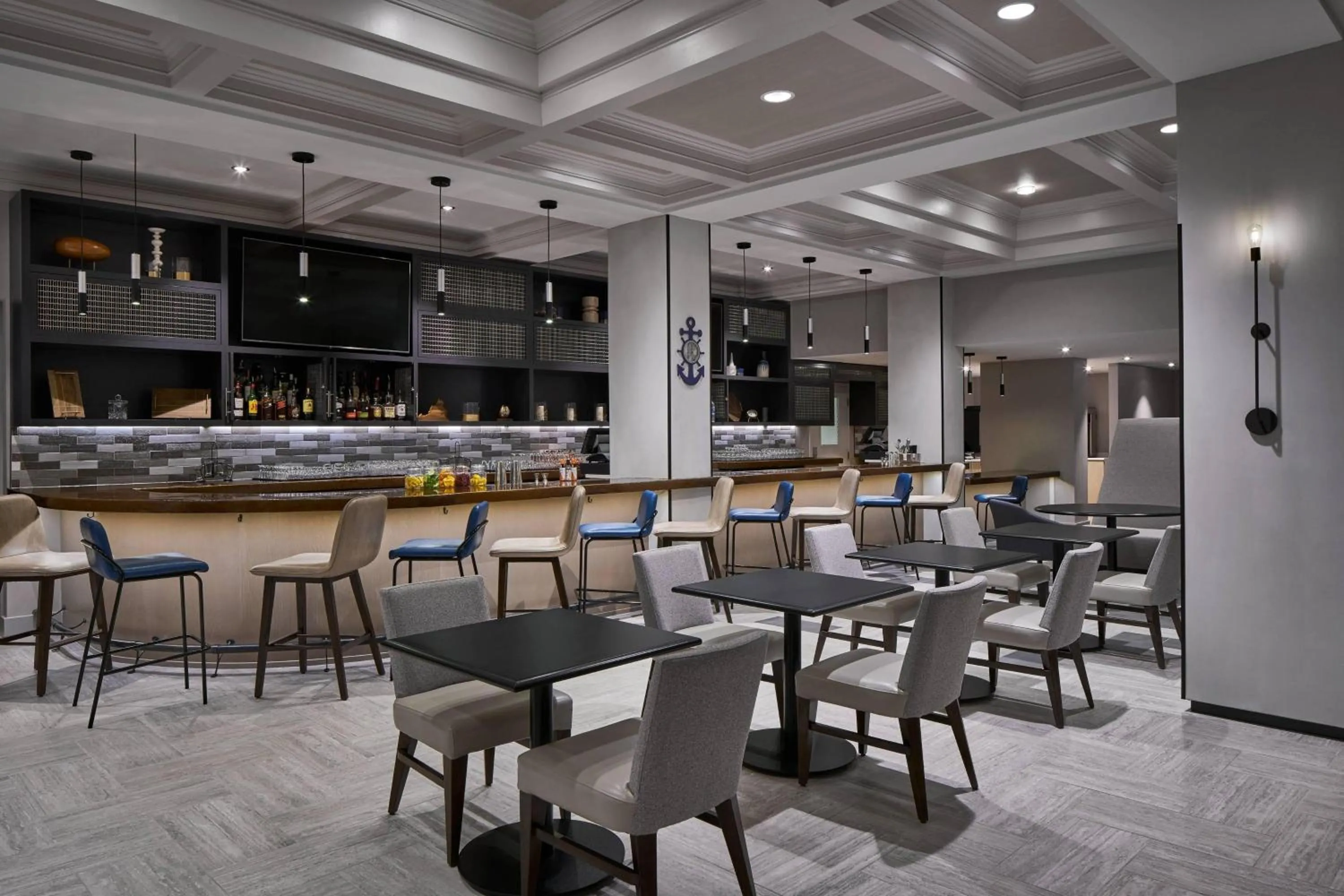 Lounge or bar in Delta Hotels by Marriott Norfolk Airport