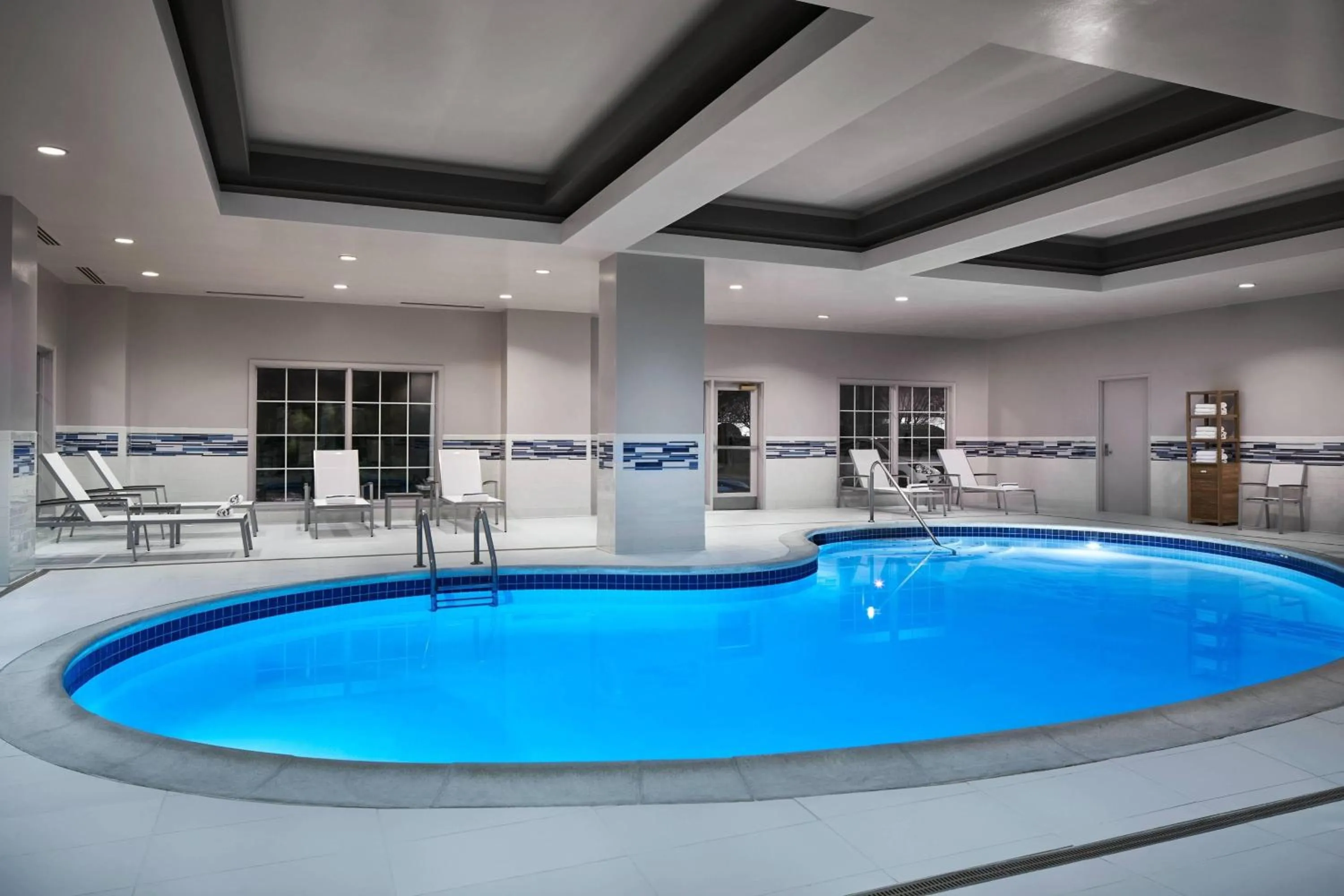 Swimming pool in Delta Hotels by Marriott Norfolk Airport