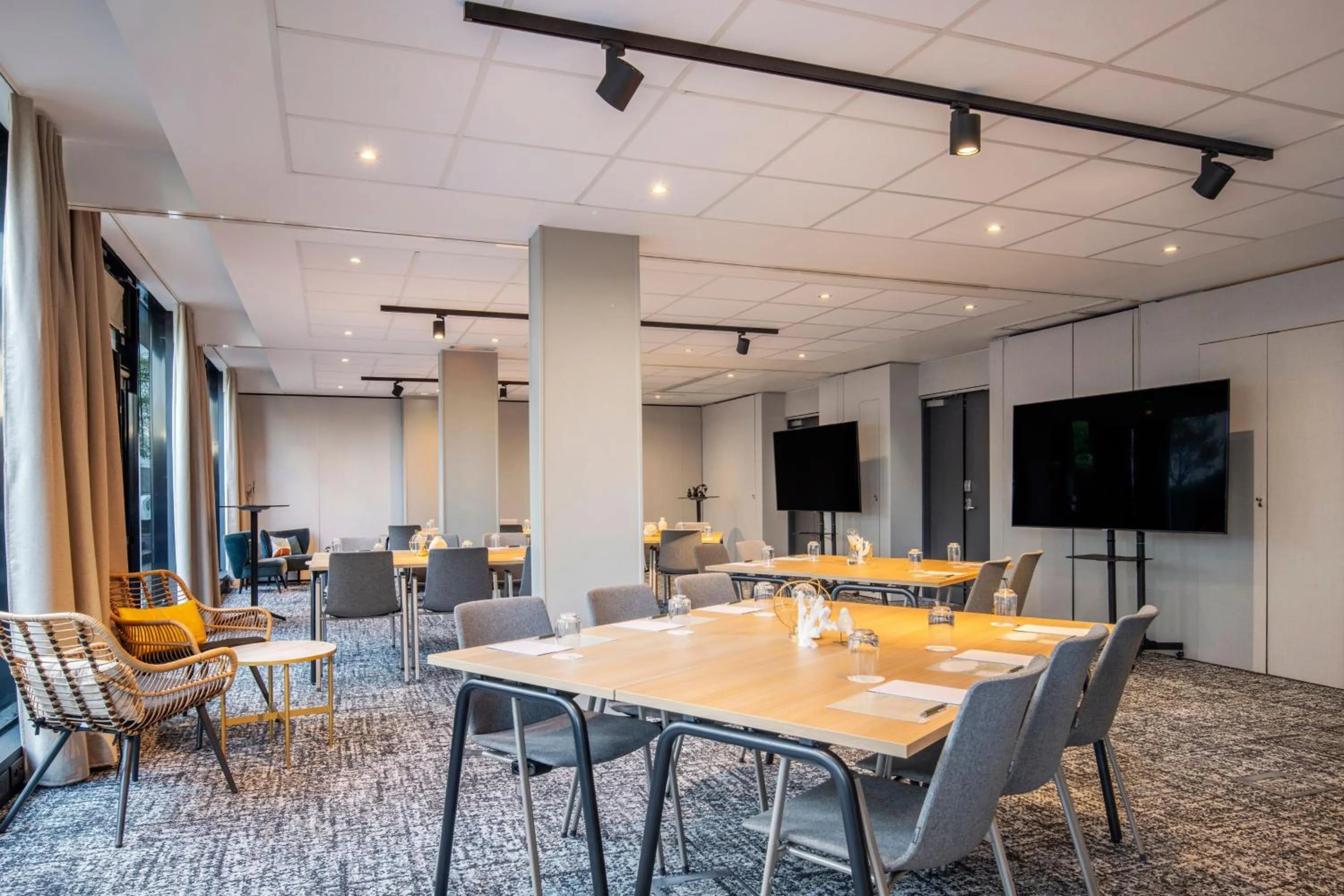 Meeting/conference room in Renaissance Paris Arc de Triomphe Hotel
