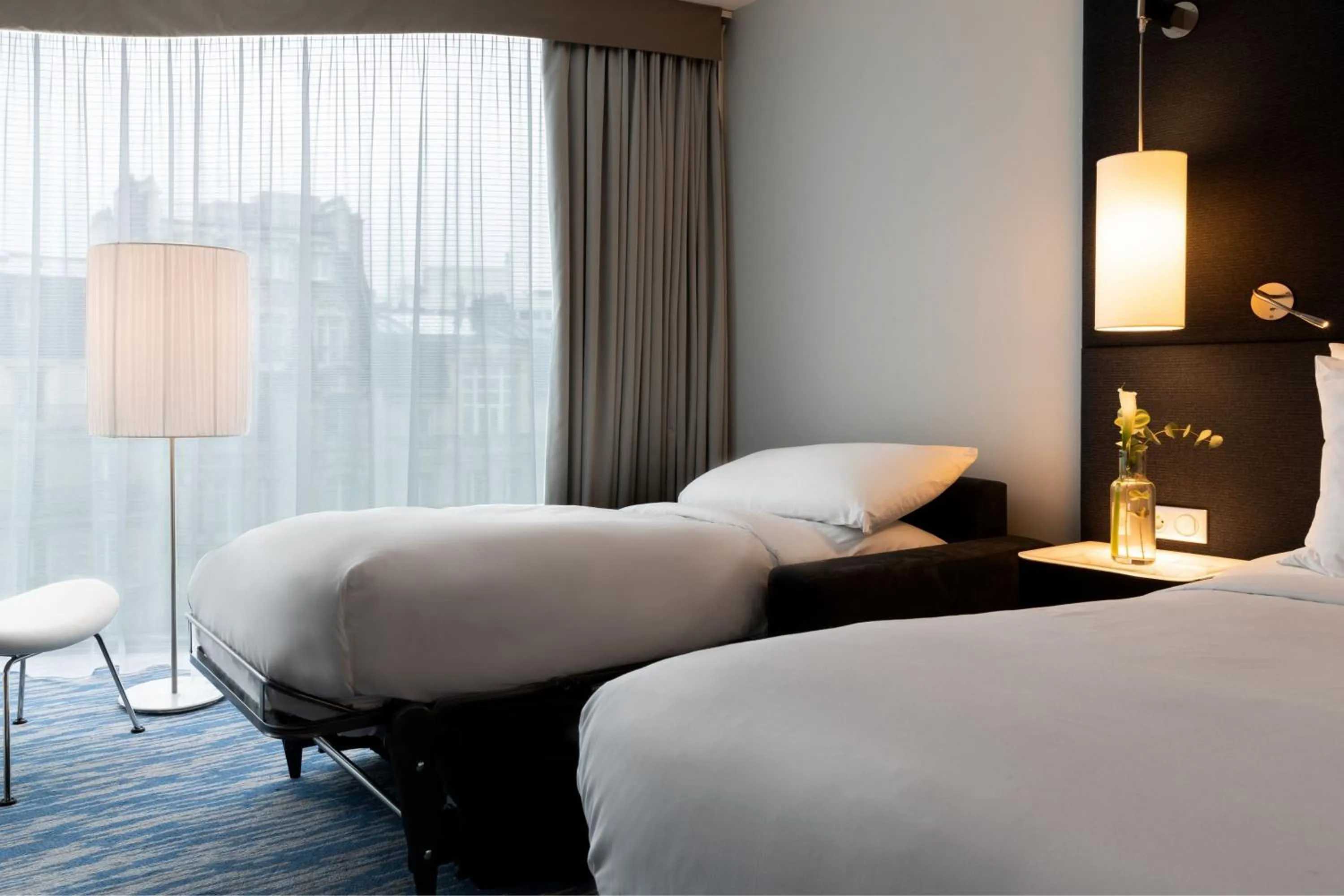 Photo of the whole room, Bed in Renaissance Paris Arc de Triomphe Hotel