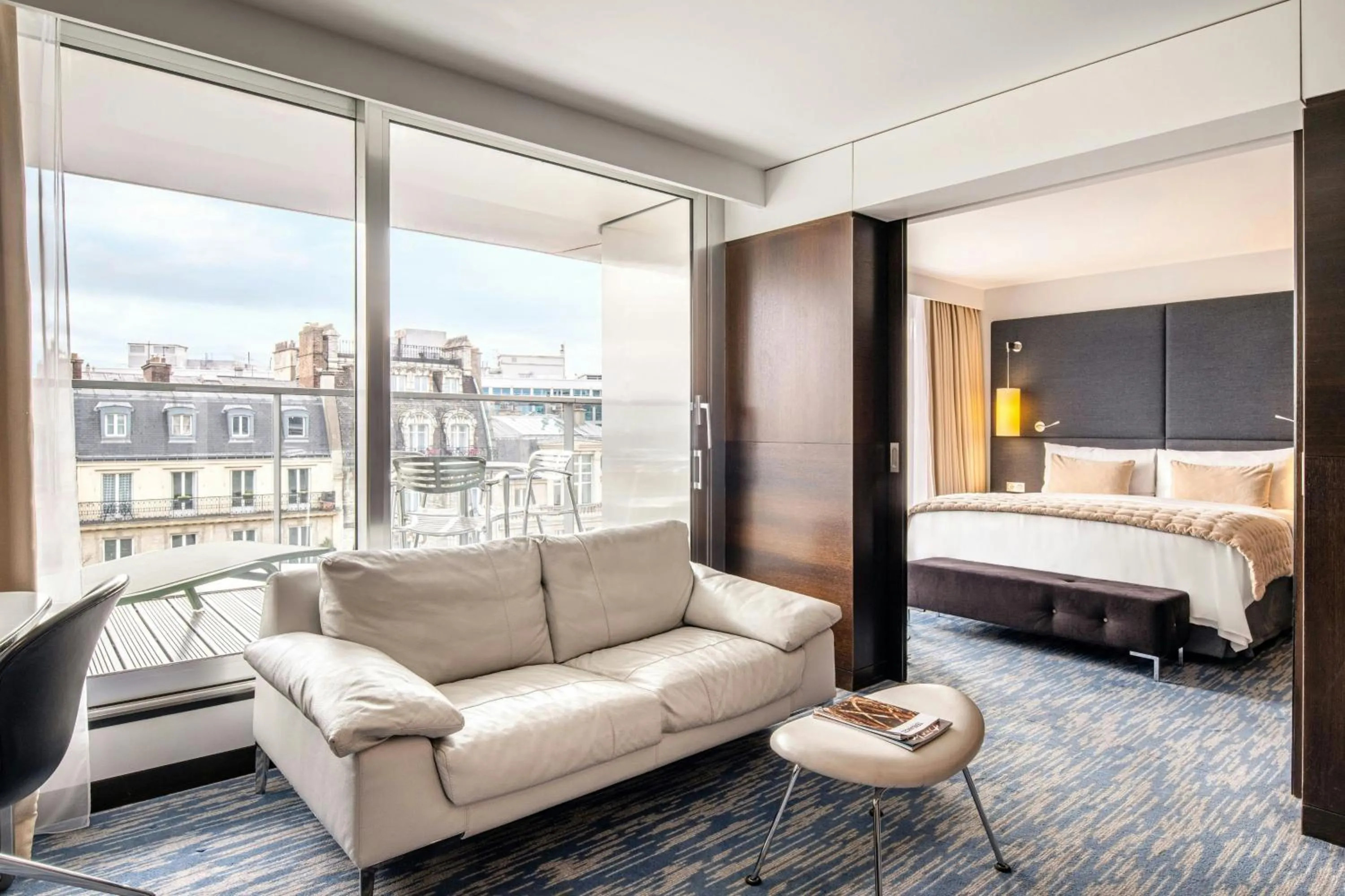 Photo of the whole room, Bed in Renaissance Paris Arc de Triomphe Hotel