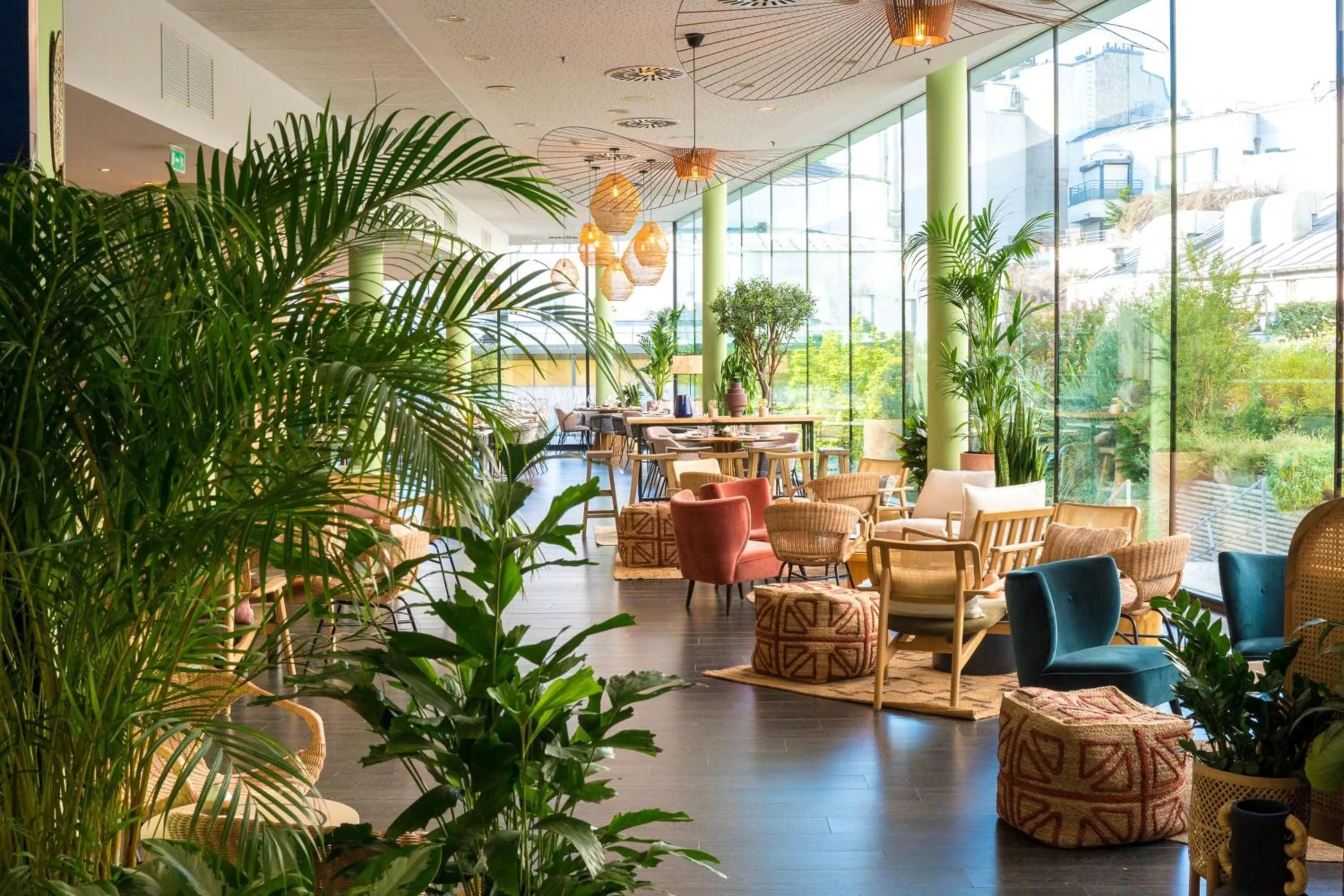 Restaurant/places to eat in Renaissance Paris Arc de Triomphe Hotel