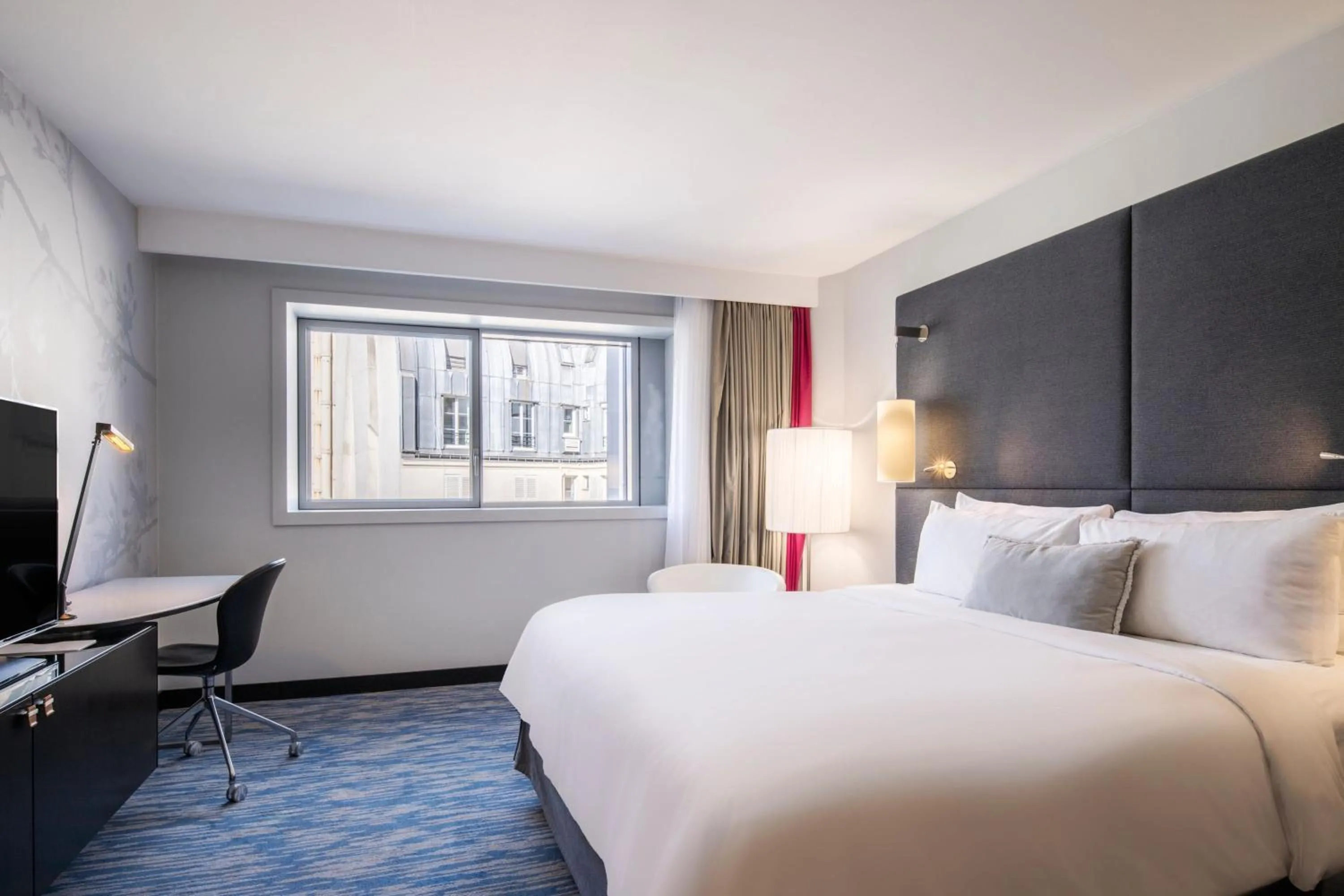 Photo of the whole room, Bed in Renaissance Paris Arc de Triomphe Hotel