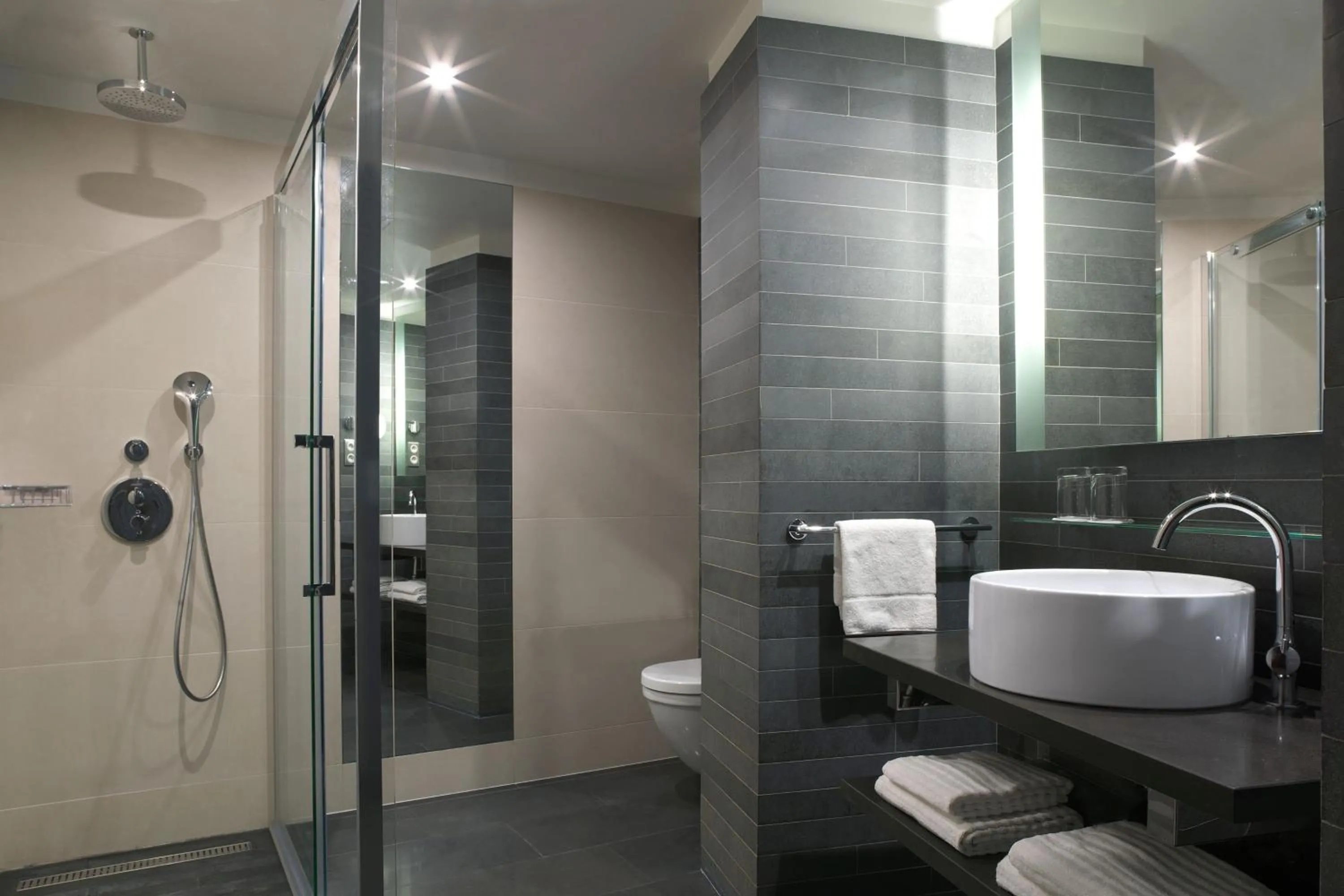 Bathroom in Renaissance Paris Arc de Triomphe Hotel