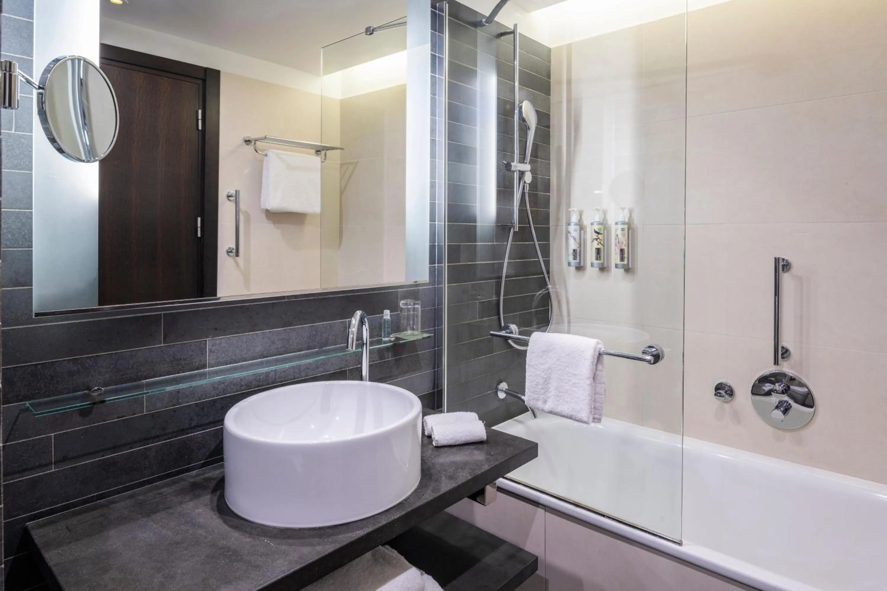 Bathroom in Renaissance Paris Arc de Triomphe Hotel