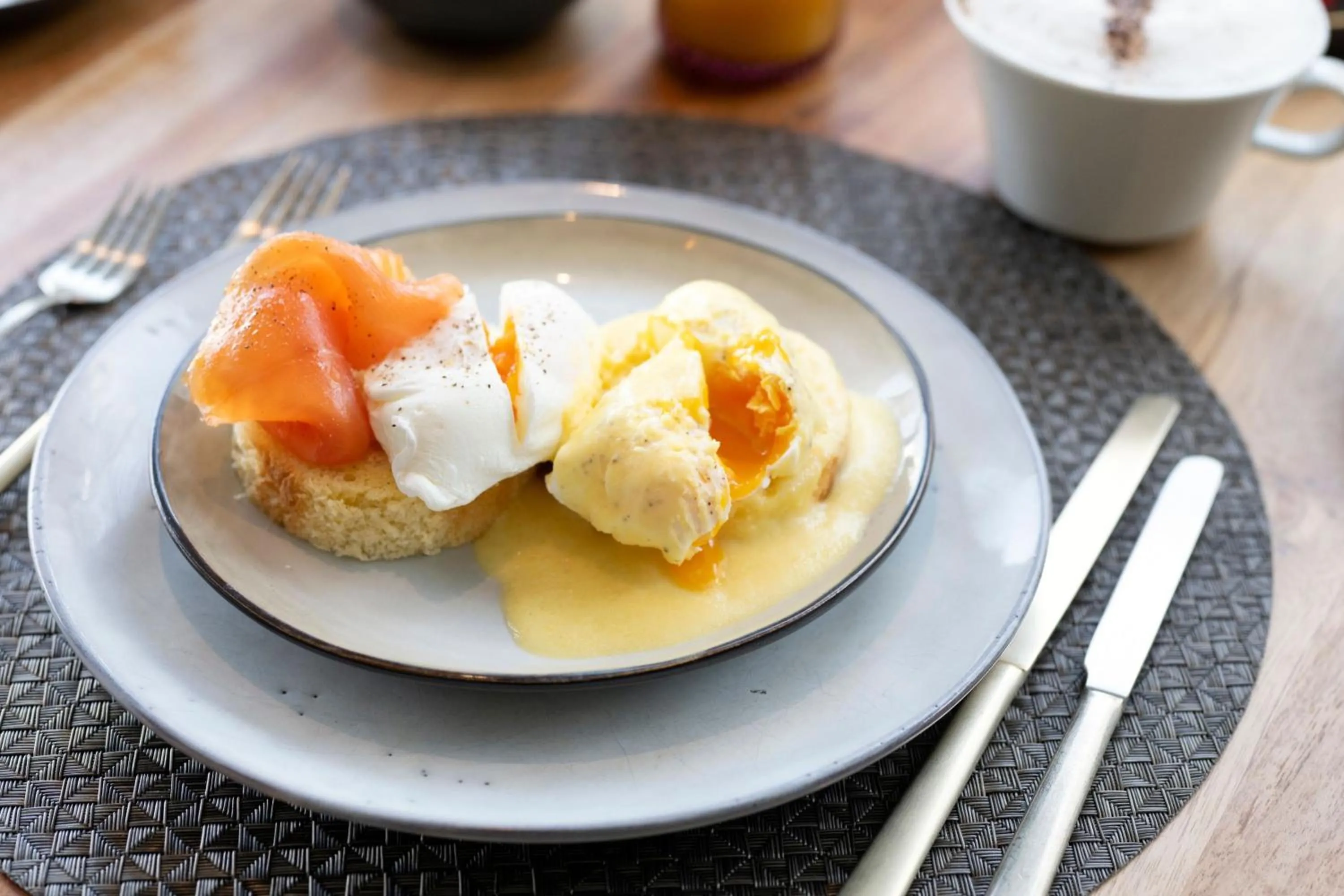 Lounge or bar in Renaissance Paris Arc de Triomphe Hotel