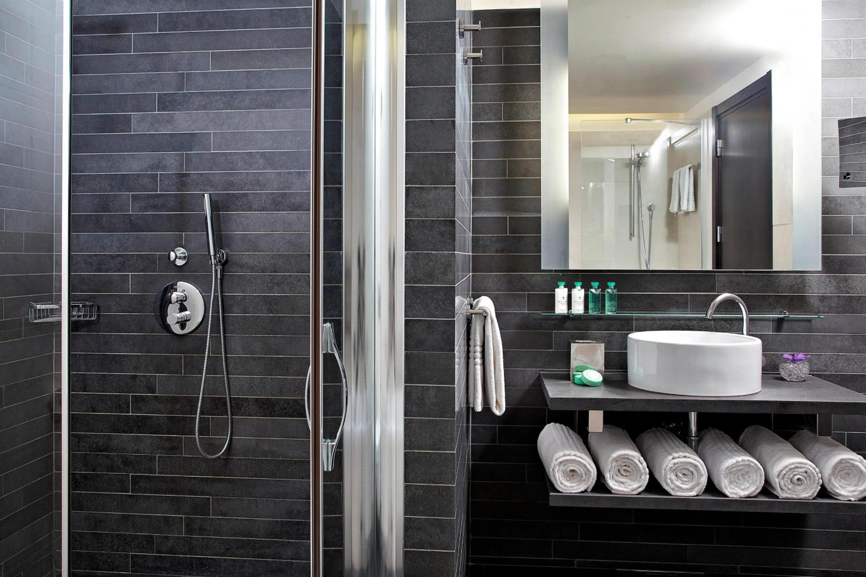 Bathroom in Renaissance Paris Arc de Triomphe Hotel