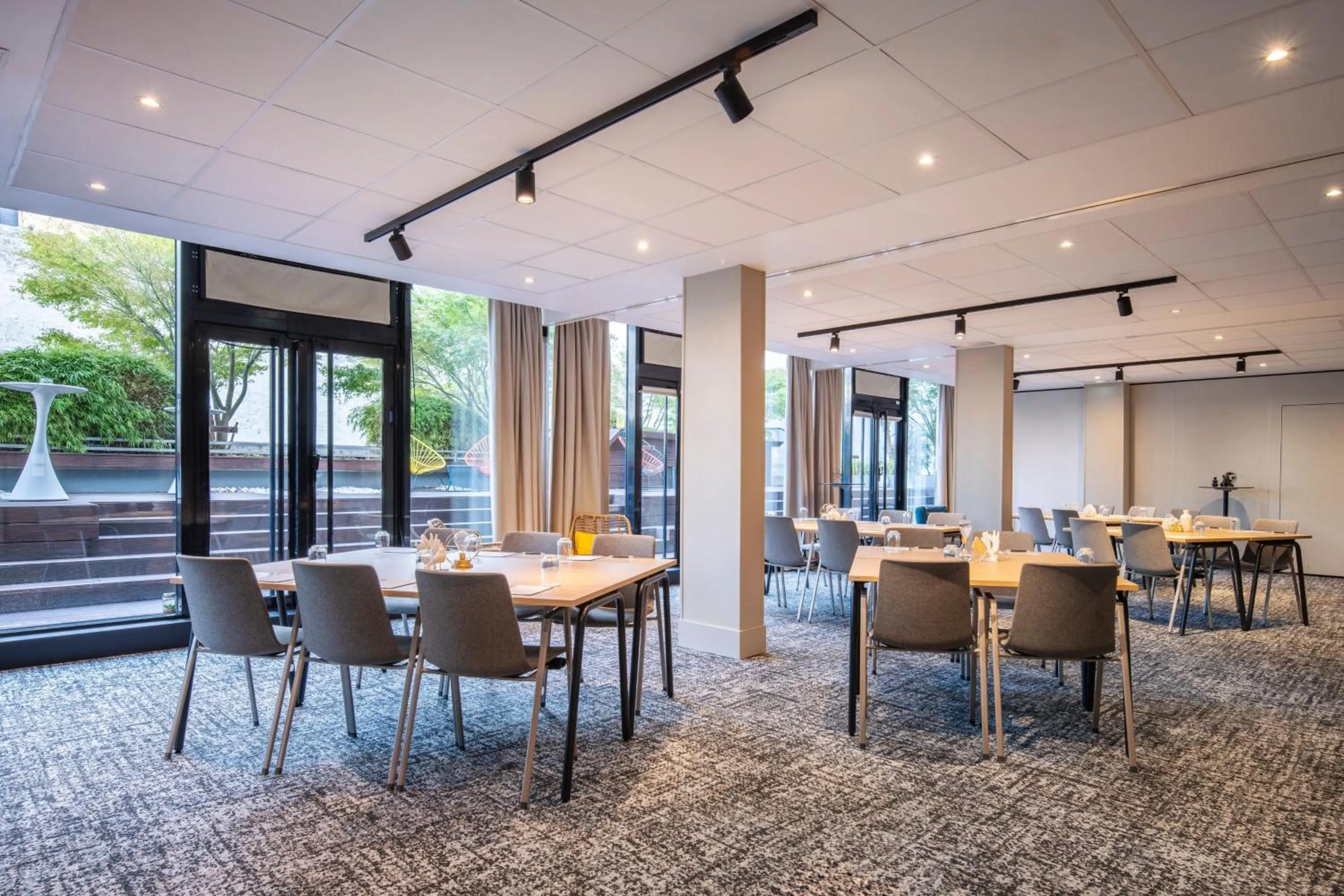 Meeting/conference room in Renaissance Paris Arc de Triomphe Hotel