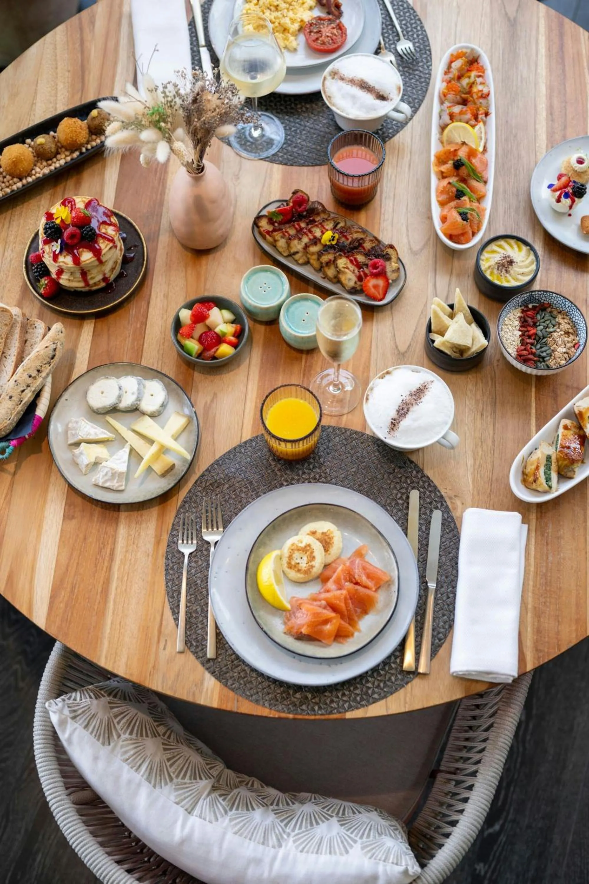 Restaurant/places to eat in Renaissance Paris Arc de Triomphe Hotel