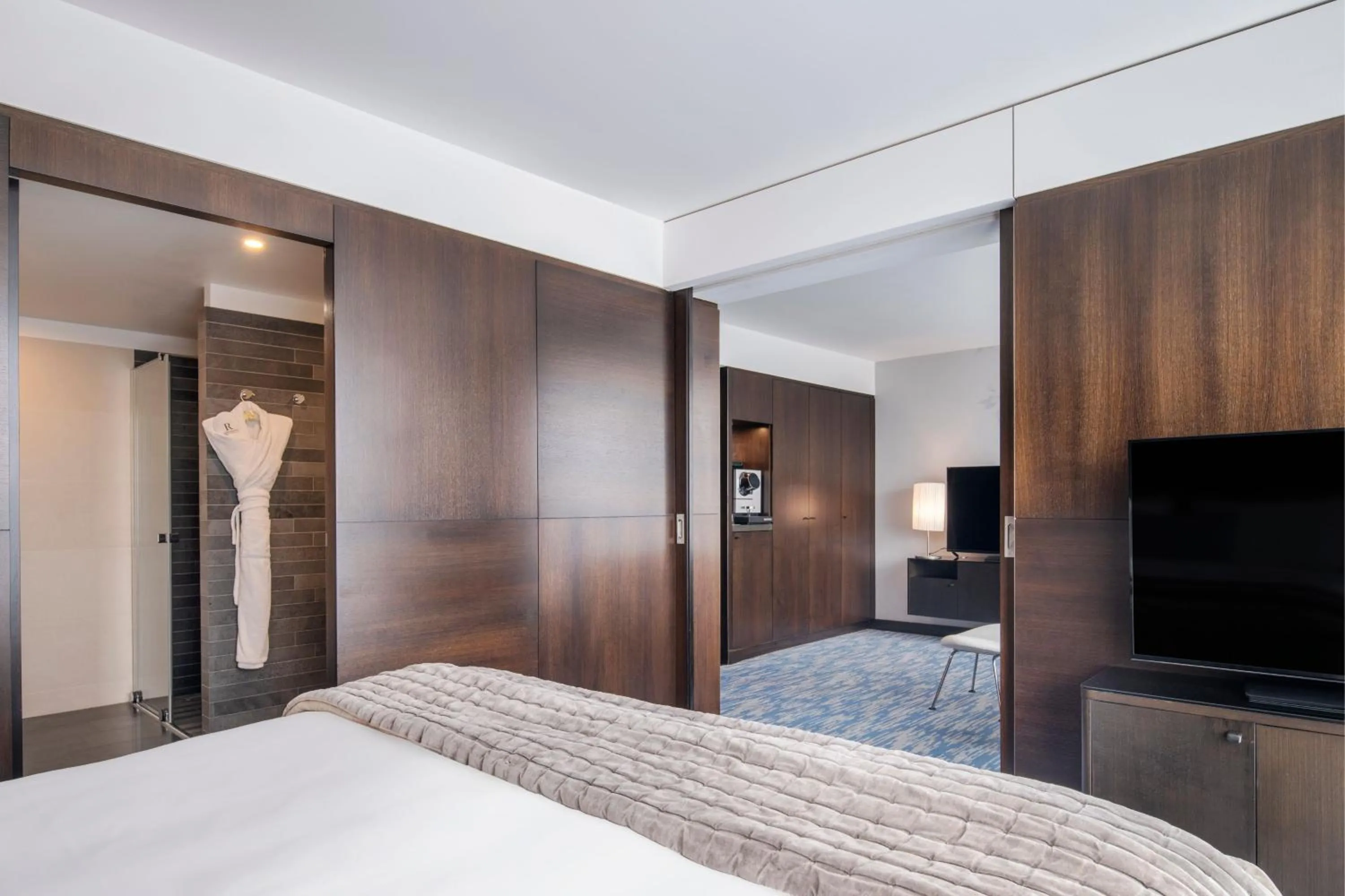 Photo of the whole room, Bed in Renaissance Paris Arc de Triomphe Hotel