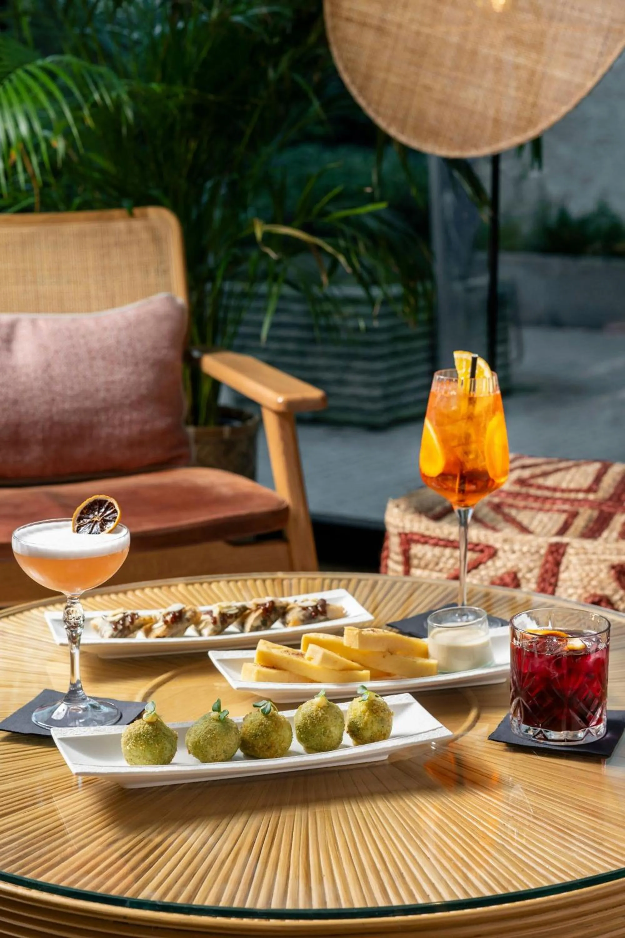 Restaurant/places to eat in Renaissance Paris Arc de Triomphe Hotel