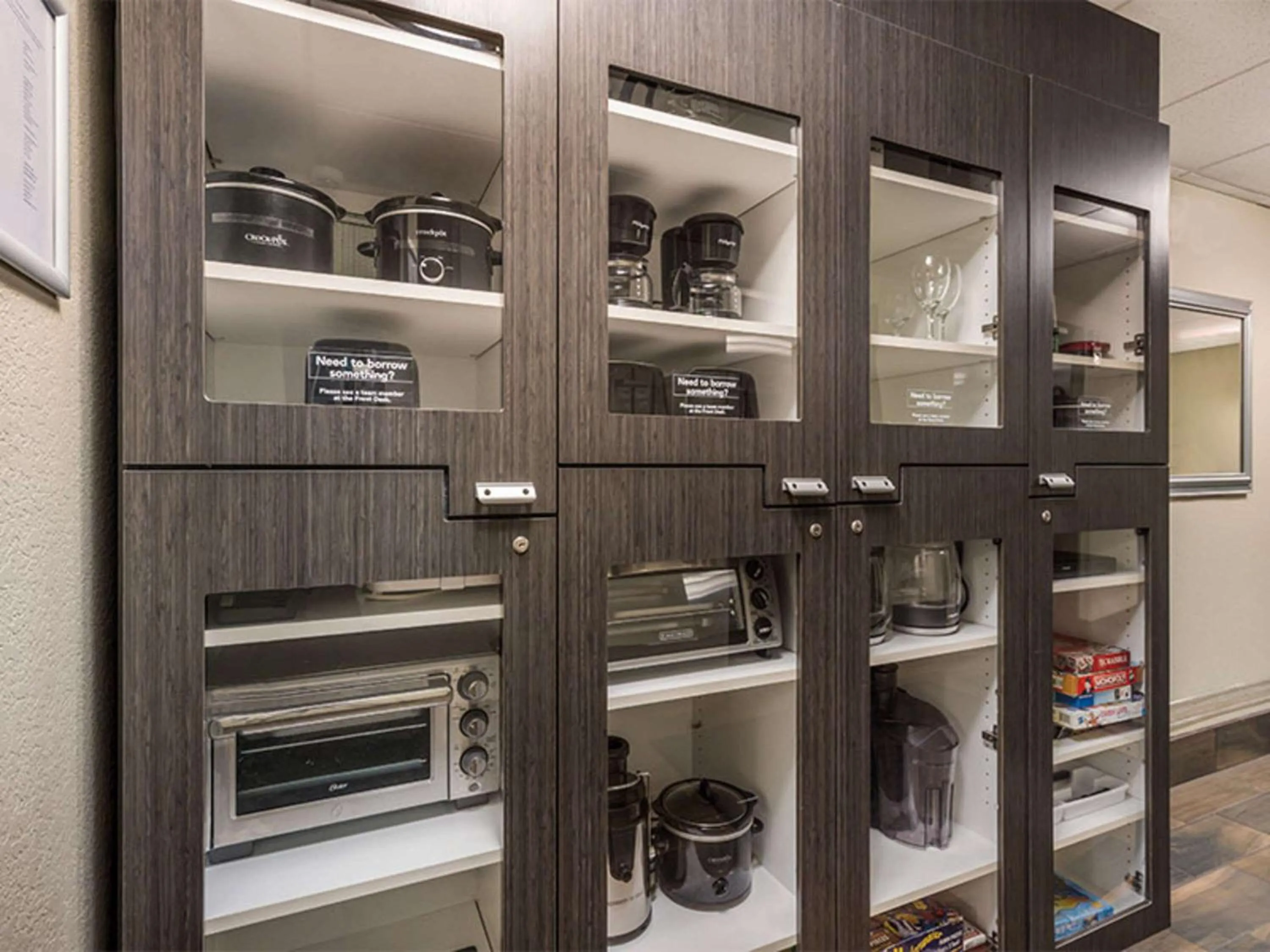 kitchen in Sonesta Simply Suites Denver West Federal Center