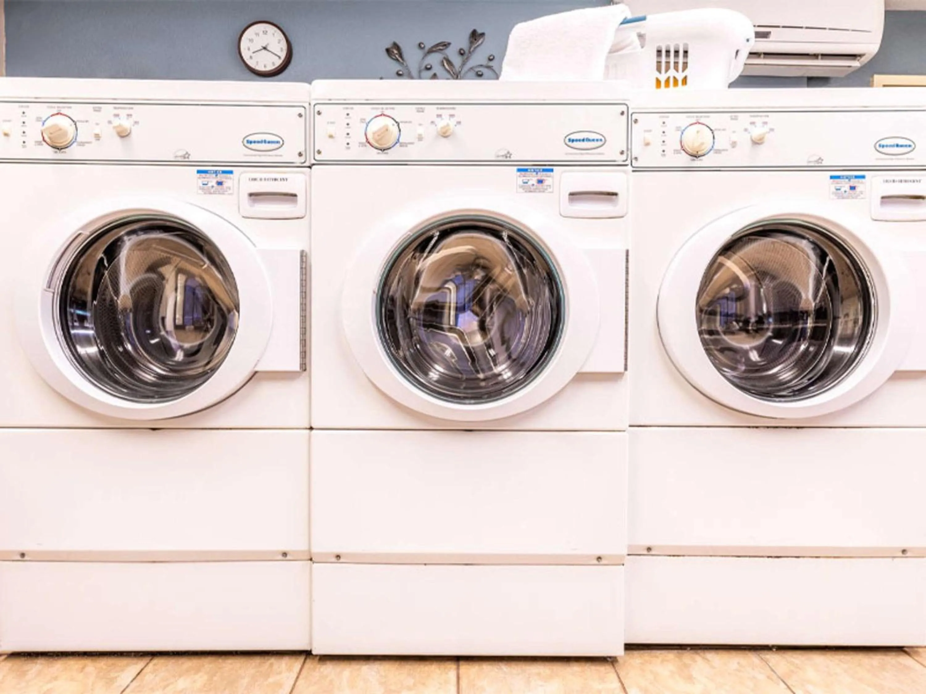 laundry in Sonesta Simply Suites Denver West Federal Center