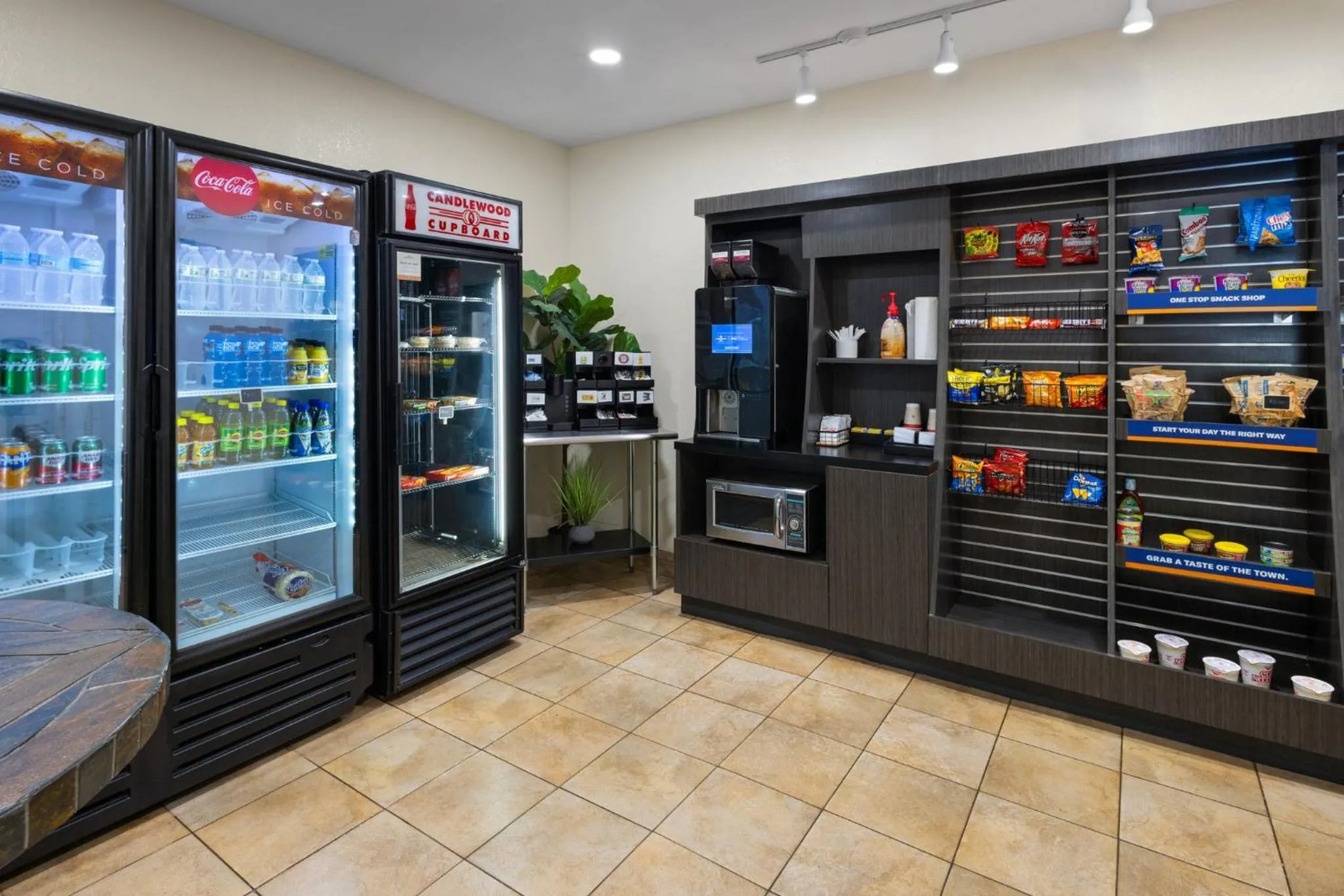 Restaurant/places to eat in Candlewood Suites Norfolk Airport by IHG