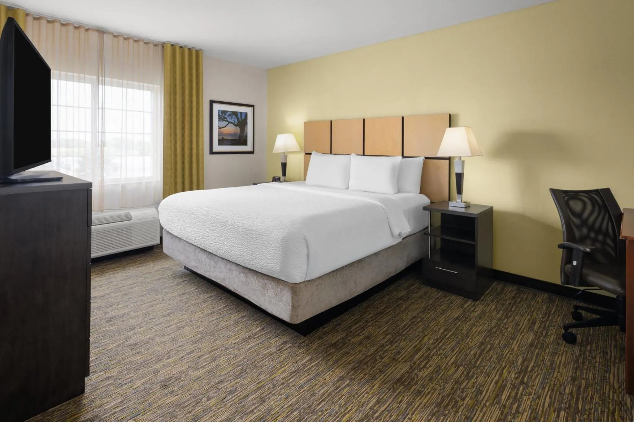 Photo of the whole room, Bed in Candlewood Suites Norfolk Airport by IHG