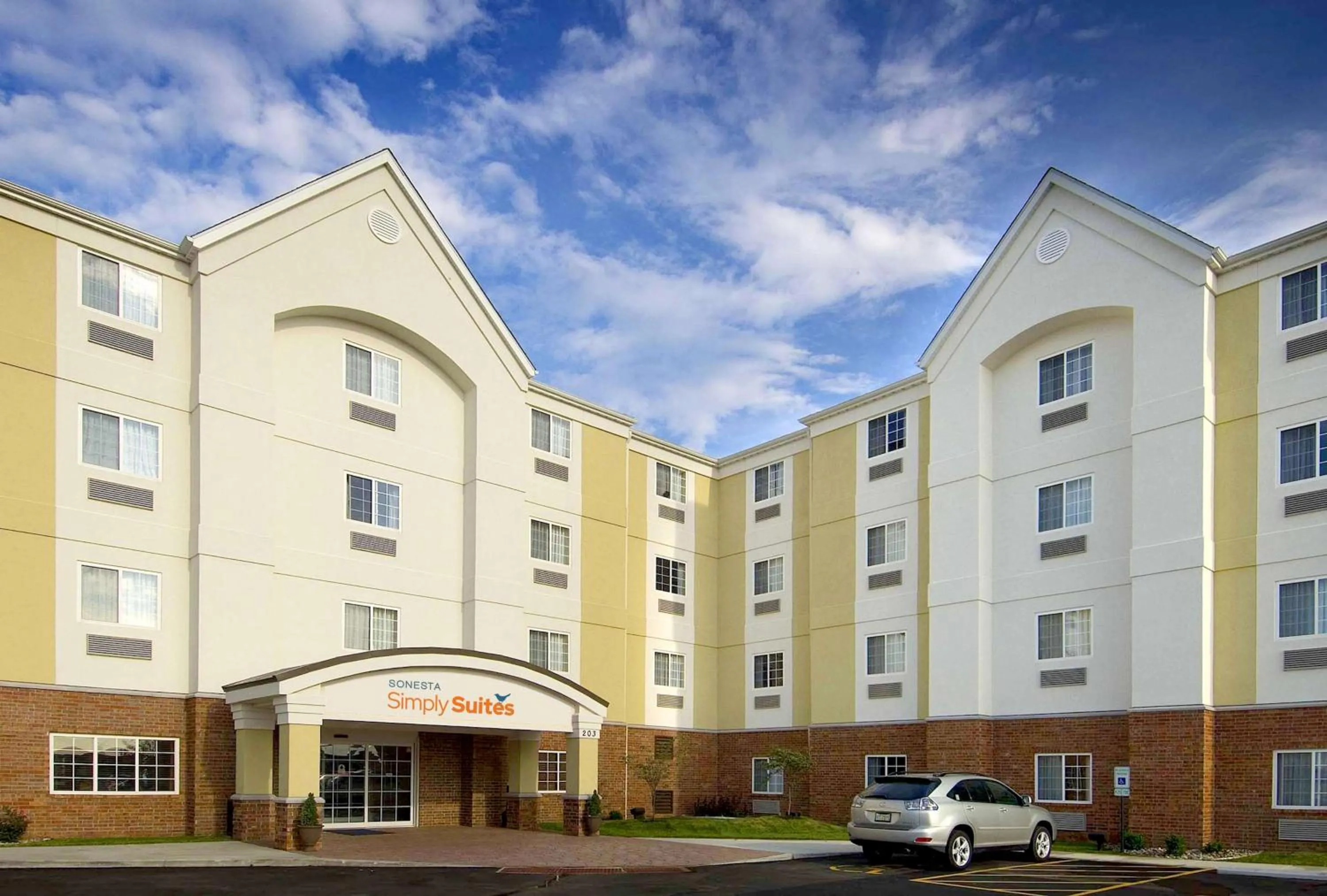 Property building in Sonesta Simply Suites Plano Frisco