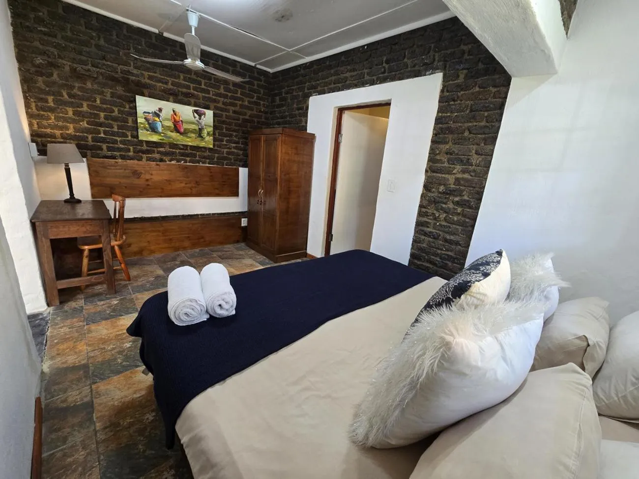 Bedroom, Bed in Pine Valley