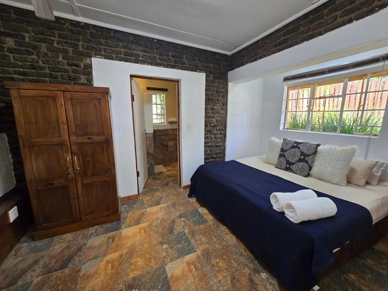 Bedroom, Bed in Pine Valley