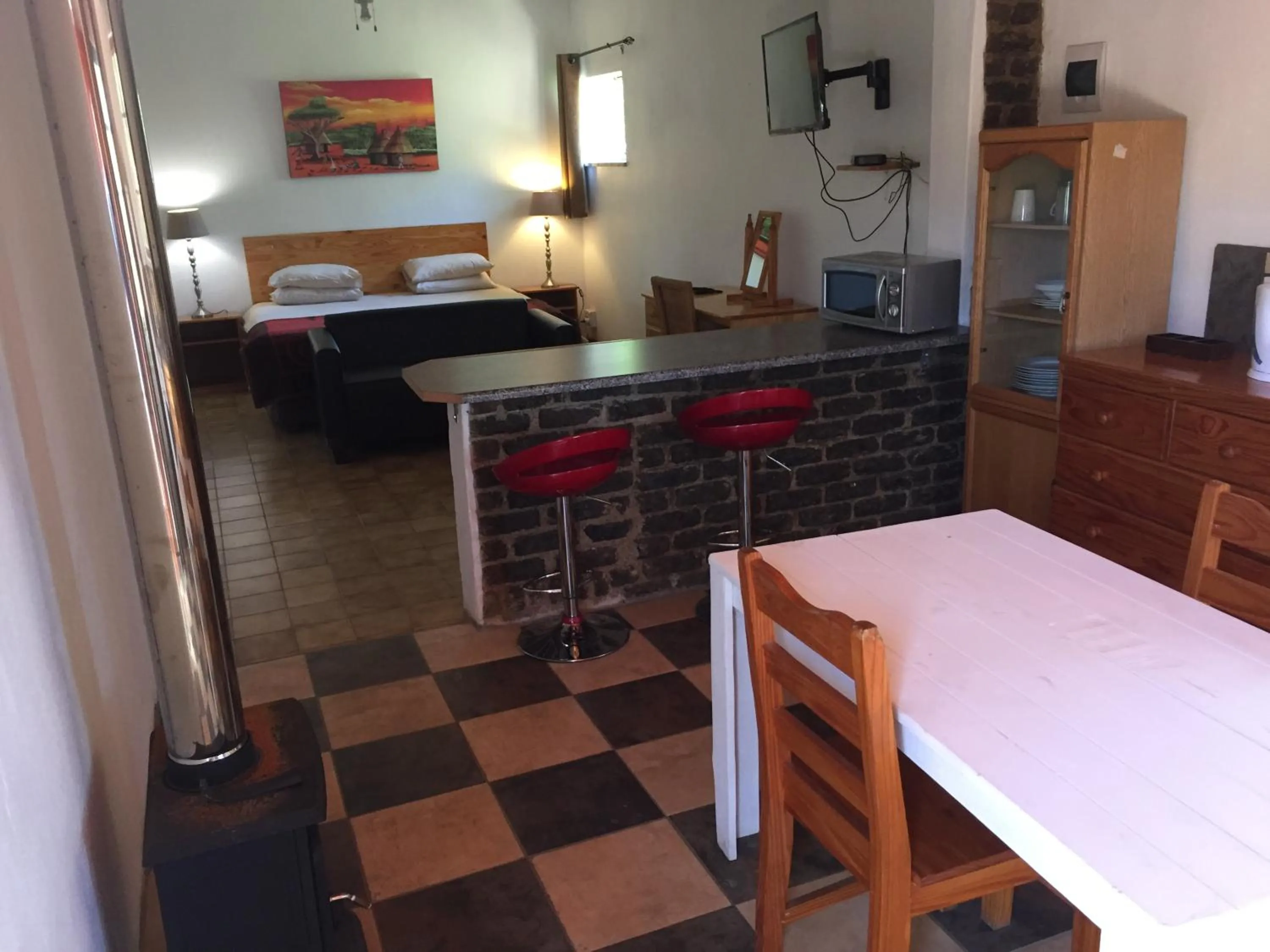 Photo of the whole room in Pine Valley