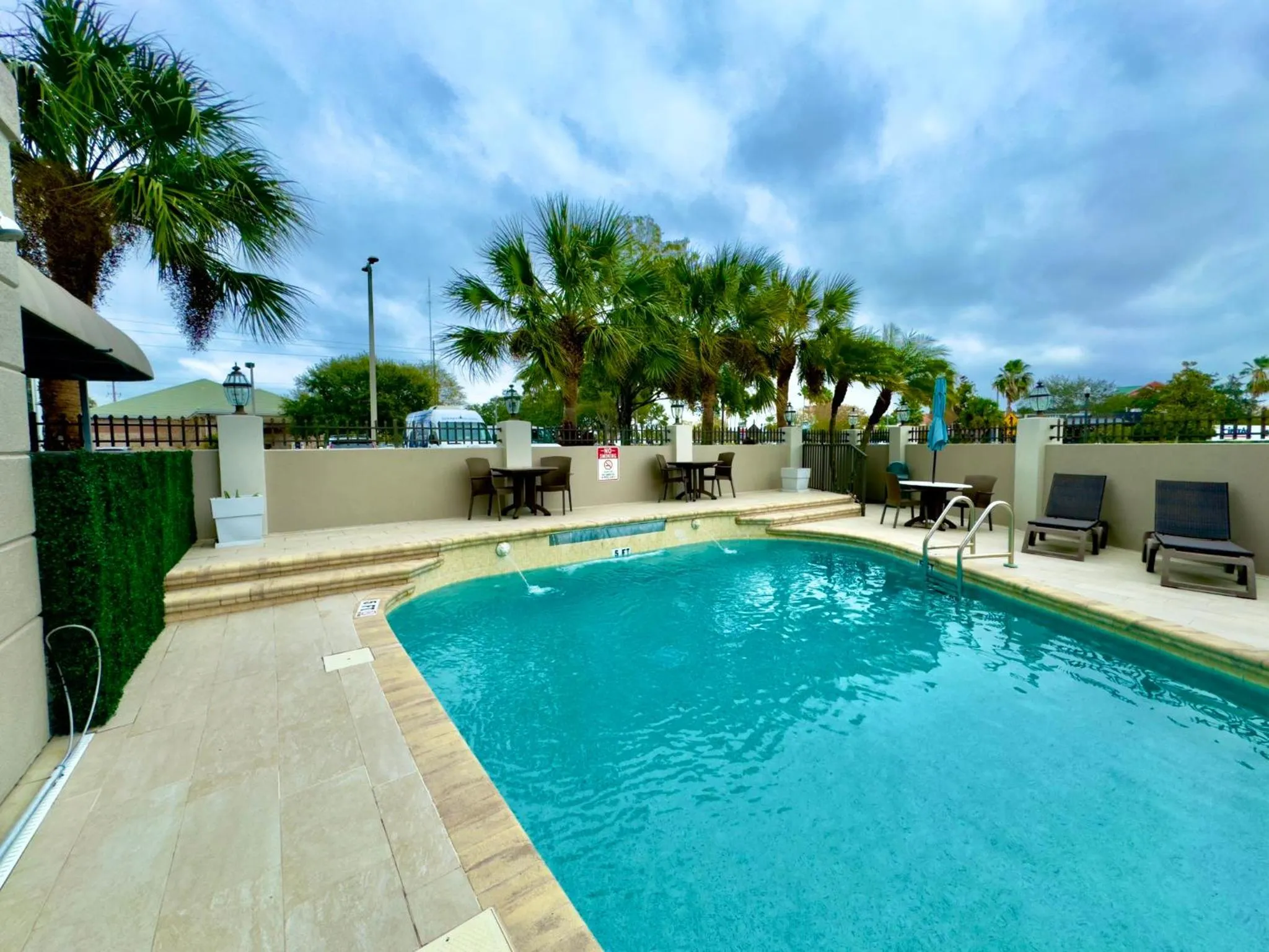 Swimming pool in Holiday Inn Express Hotel & Suites Tampa-Oldsmar by IHG