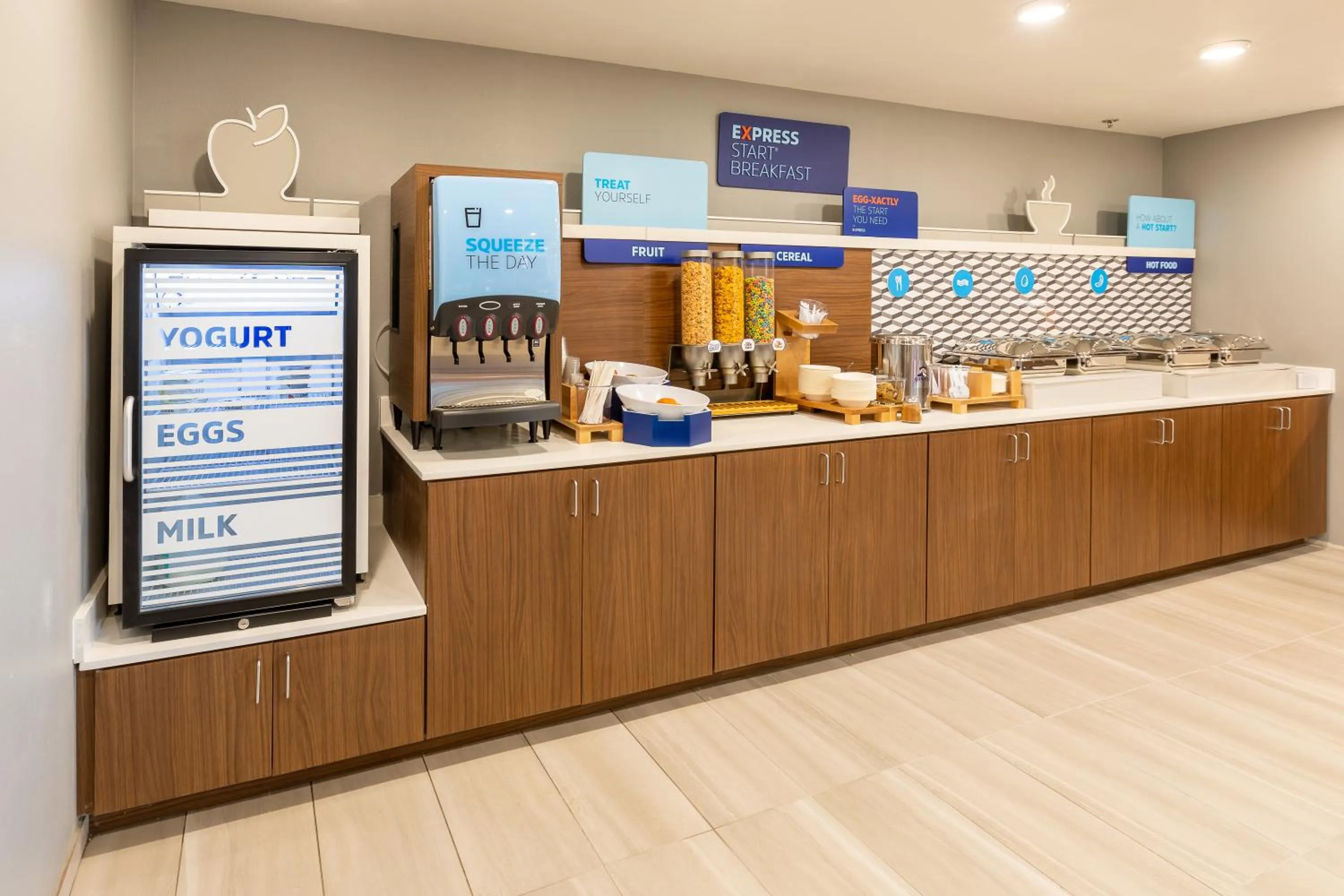 Breakfast in Holiday Inn Express & Suites Englewood - Denver South by IHG