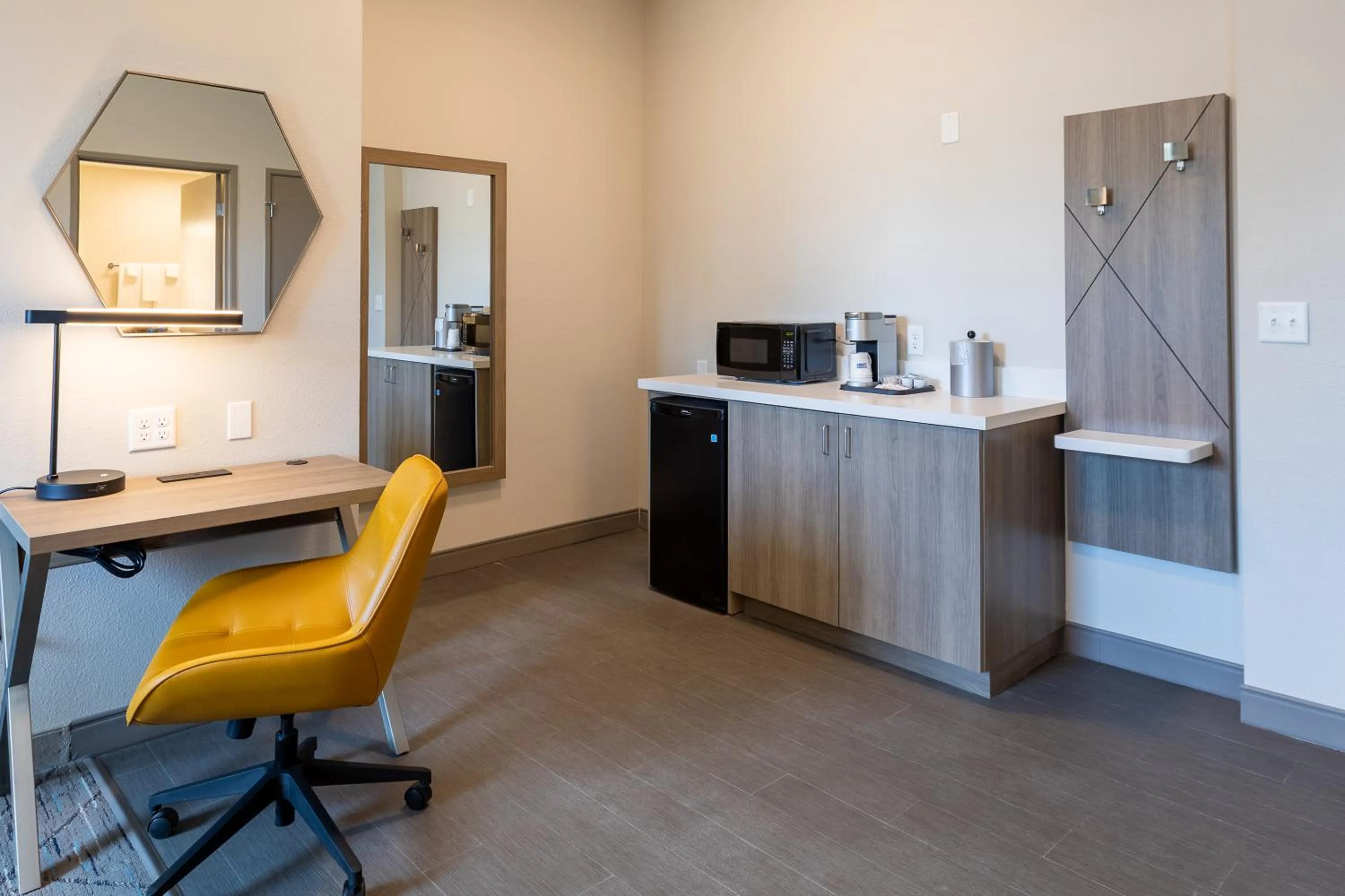 Bedroom in Holiday Inn Express & Suites Englewood - Denver South by IHG