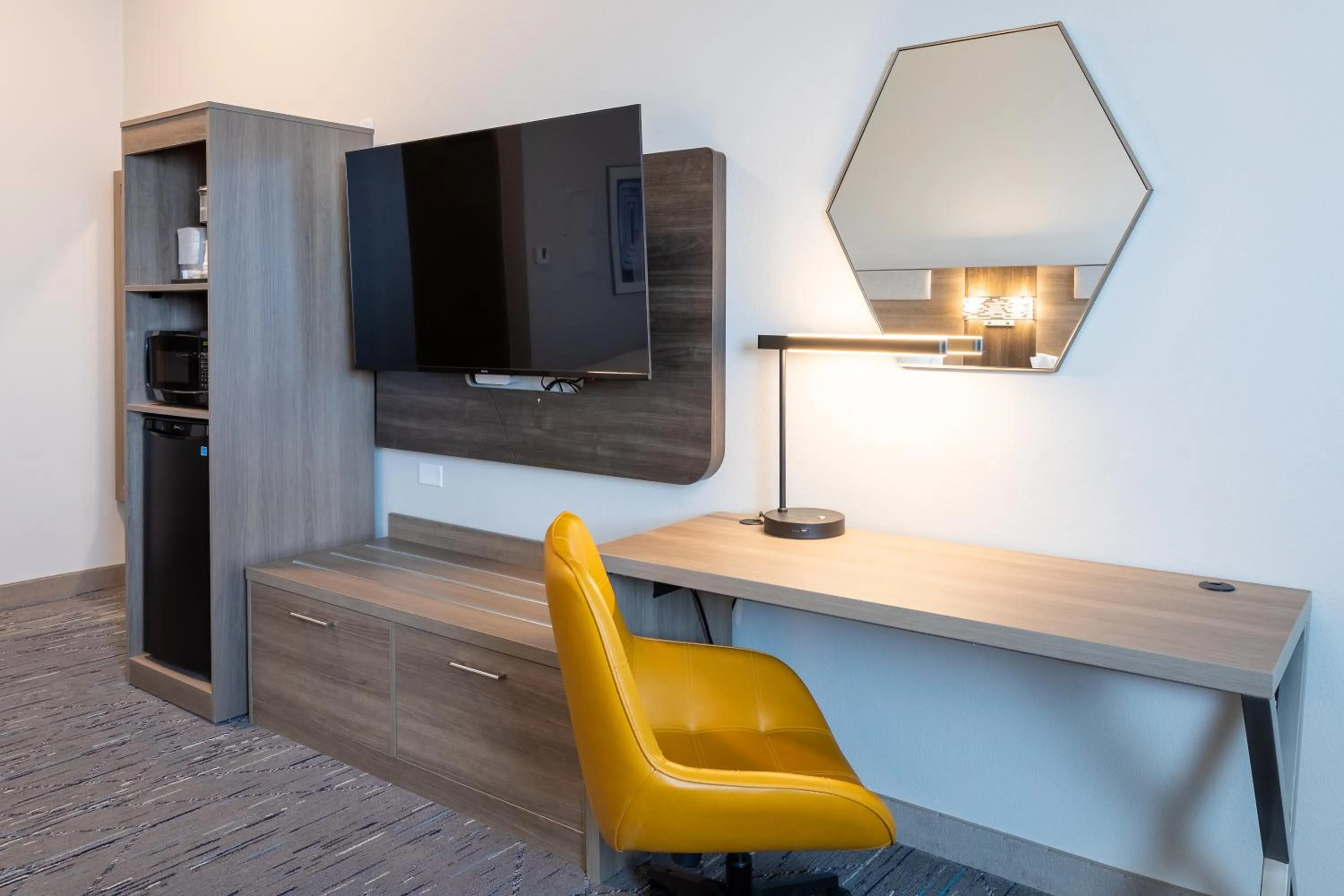 Bedroom in Holiday Inn Express & Suites Englewood - Denver South by IHG