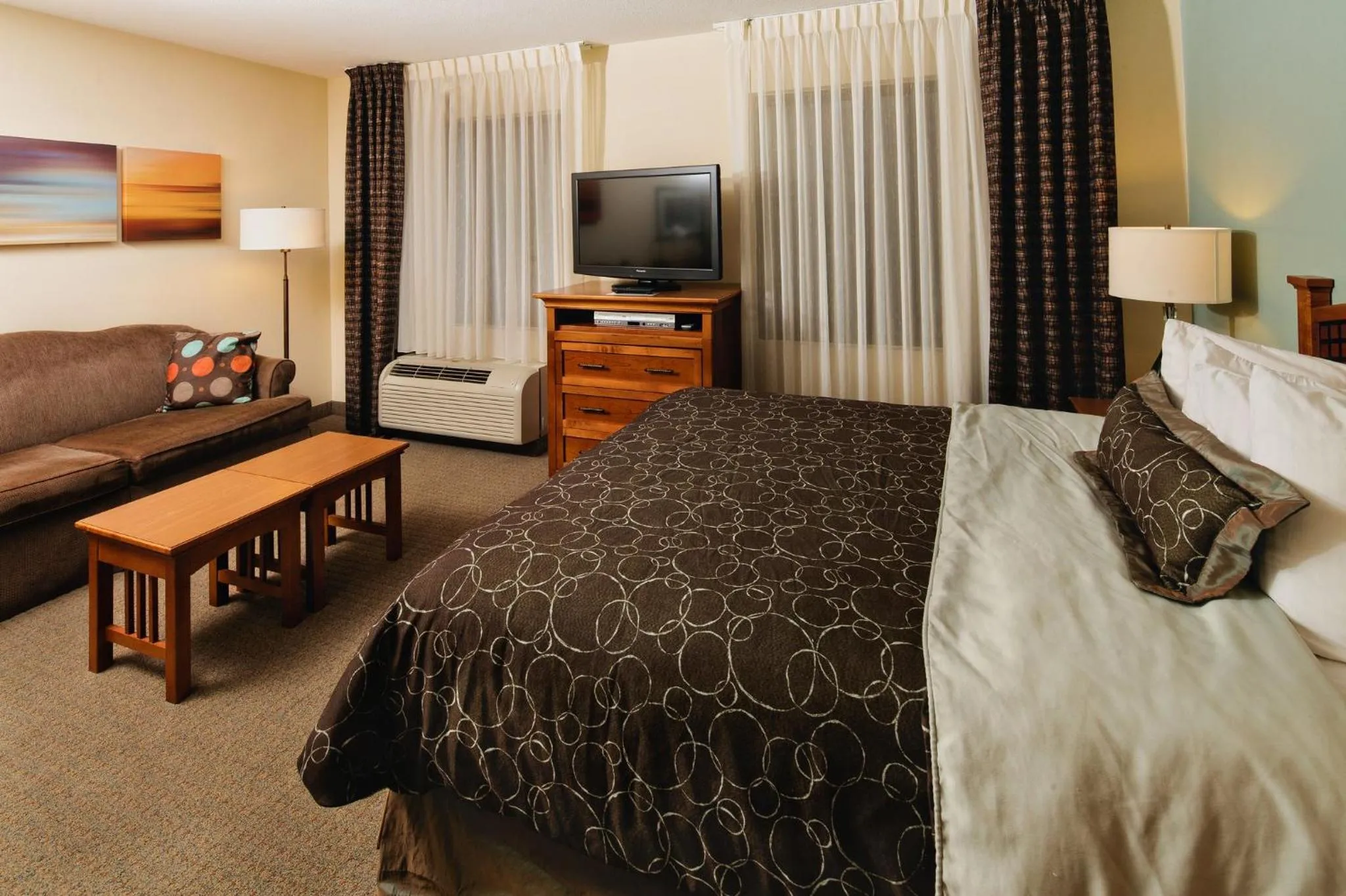 Photo of the whole room, Bed in Staybridge Suites Irving Las Colinas by IHG