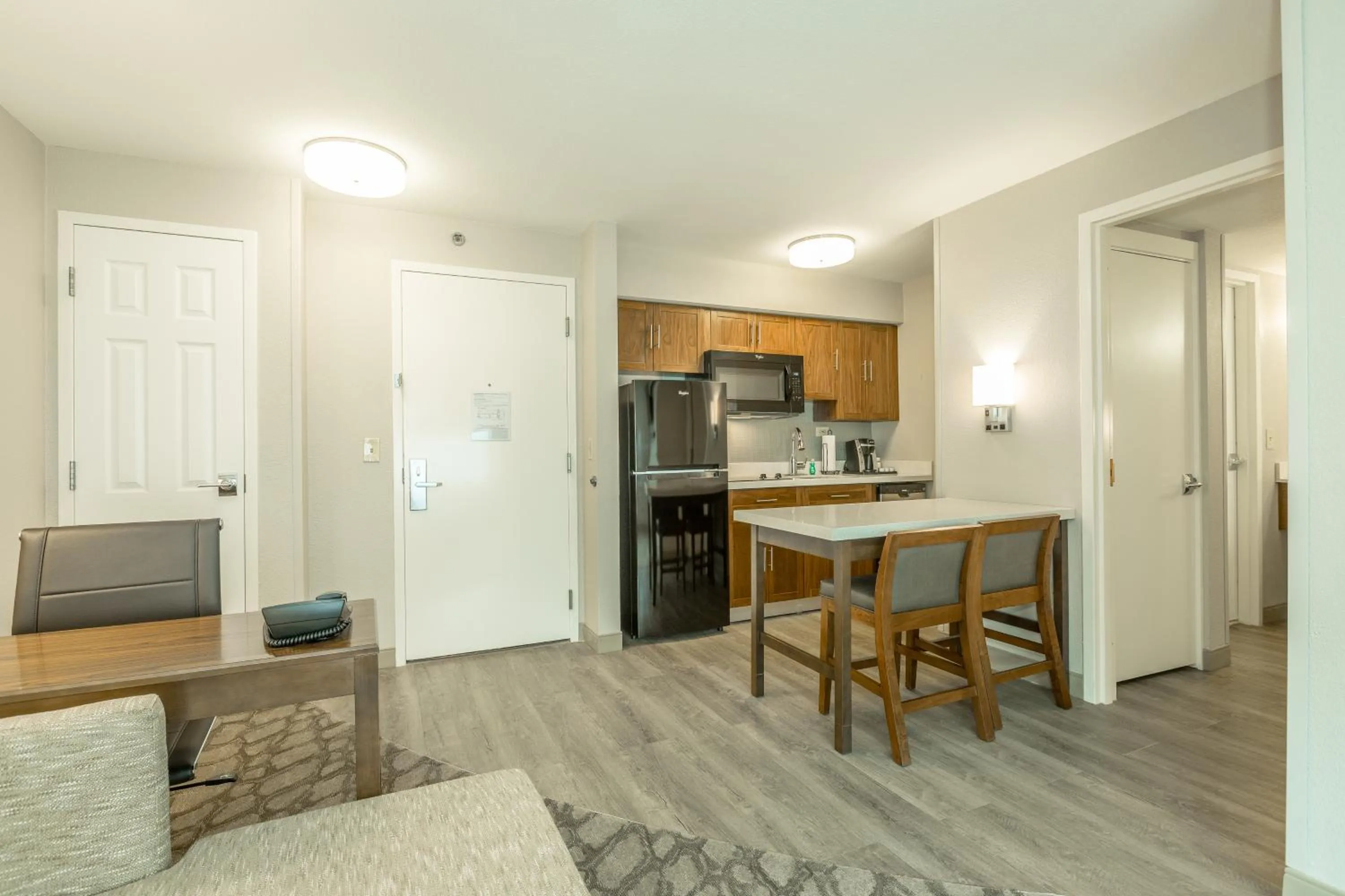 Kitchen or kitchenette in Holiday Inn Hotel and Suites Peachtree City by IHG