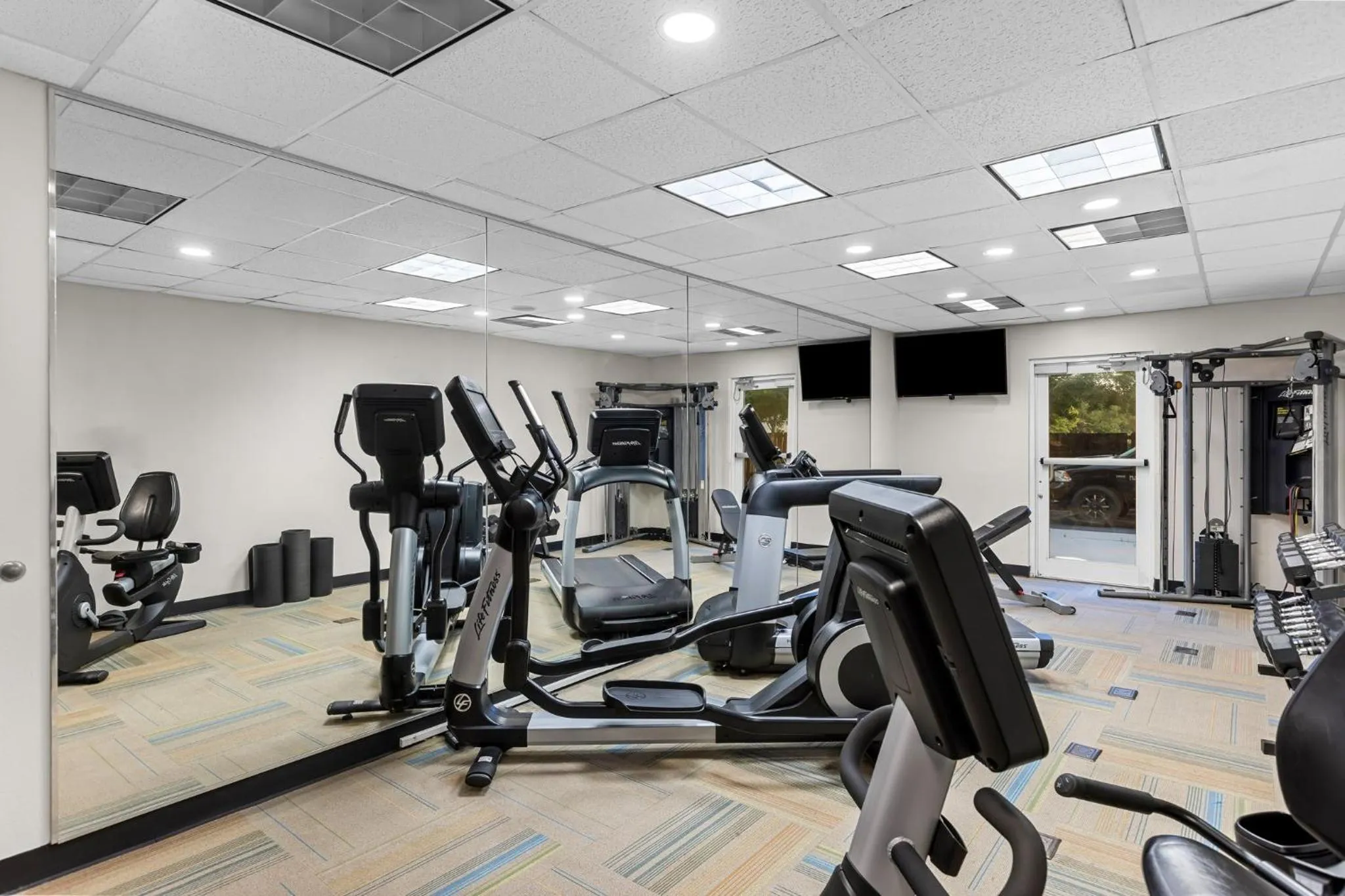 Fitness centre/facilities in Holiday Inn Express Hotel & Suites Savannah Midtown by IHG