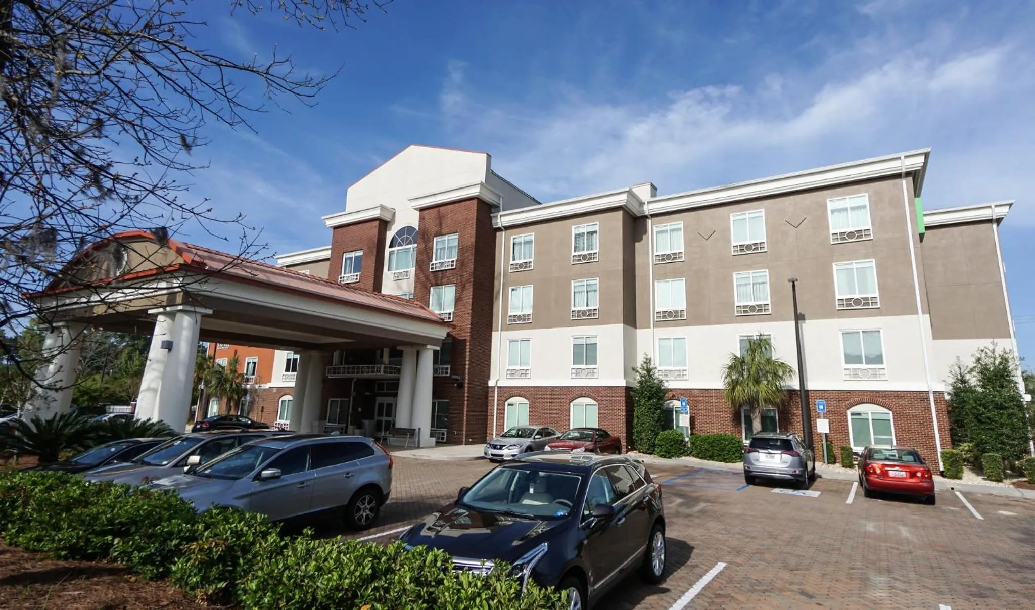 Property building in Holiday Inn Express Hotel & Suites Savannah Midtown by IHG