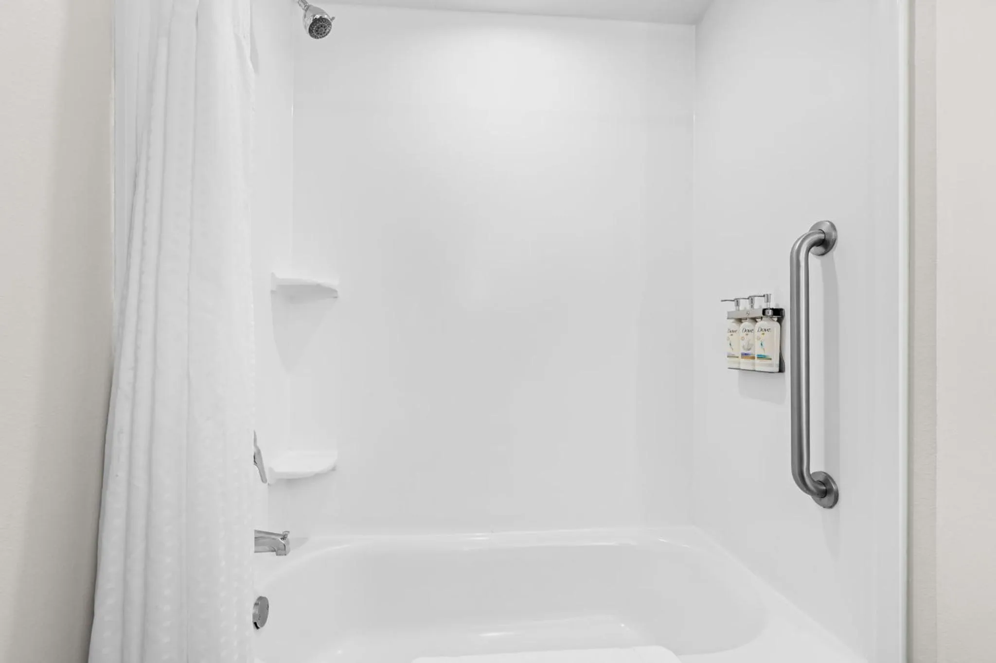 Photo of the whole room in Holiday Inn Express Hotel & Suites Savannah Midtown by IHG