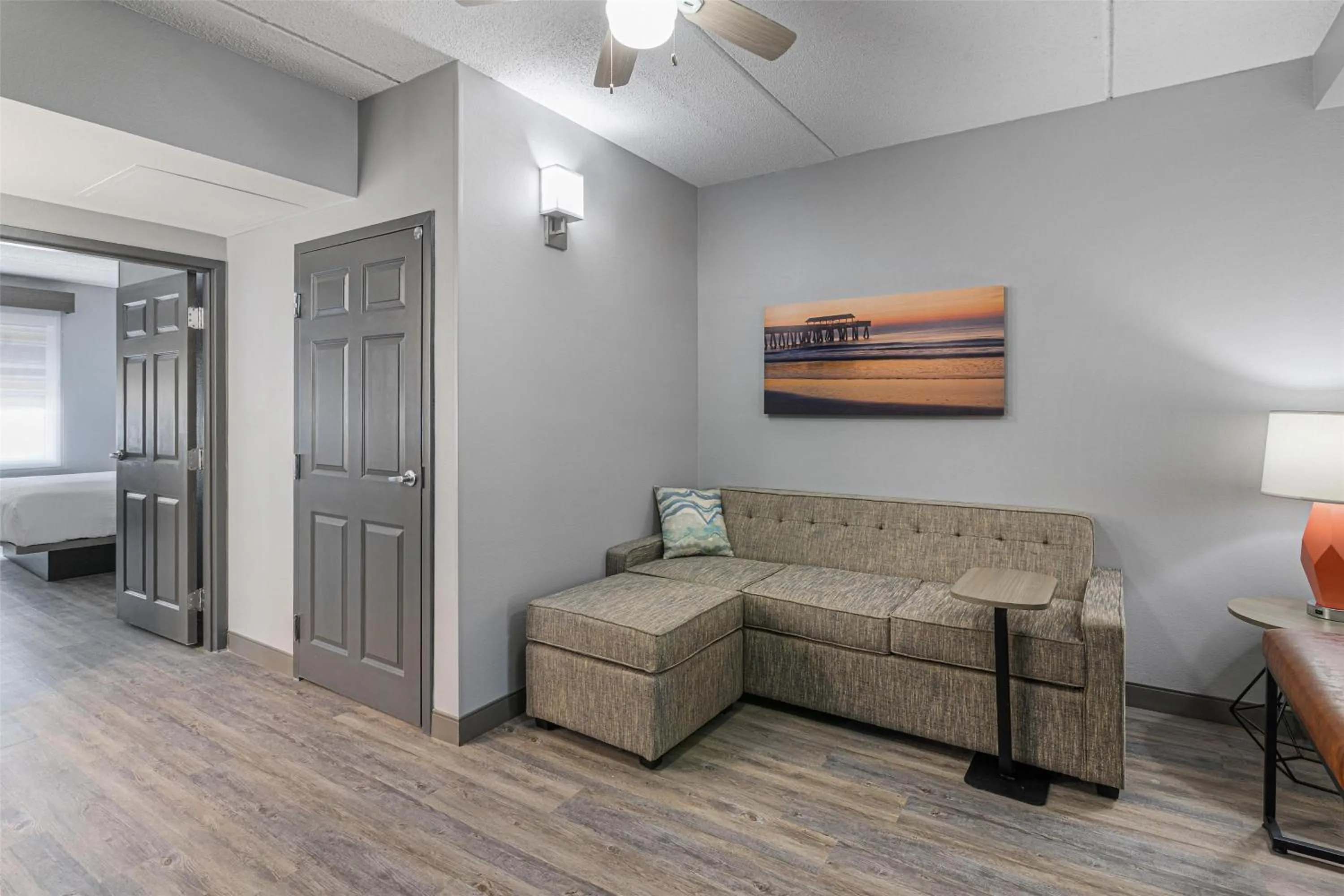 Living room in Best Western Plus Savannah Gateway