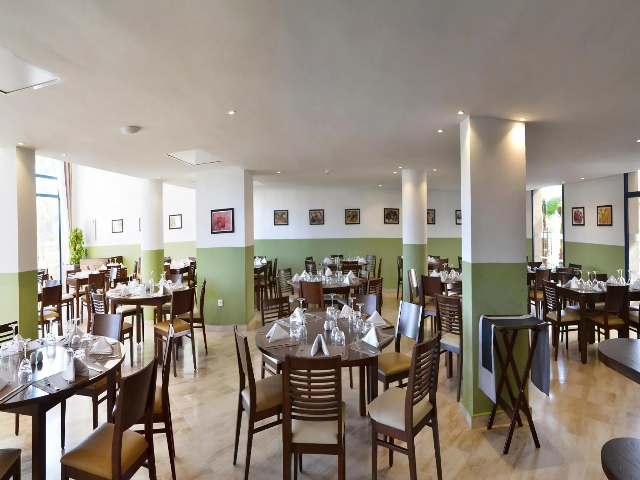 Restaurant/places to eat in Wazo Hotel