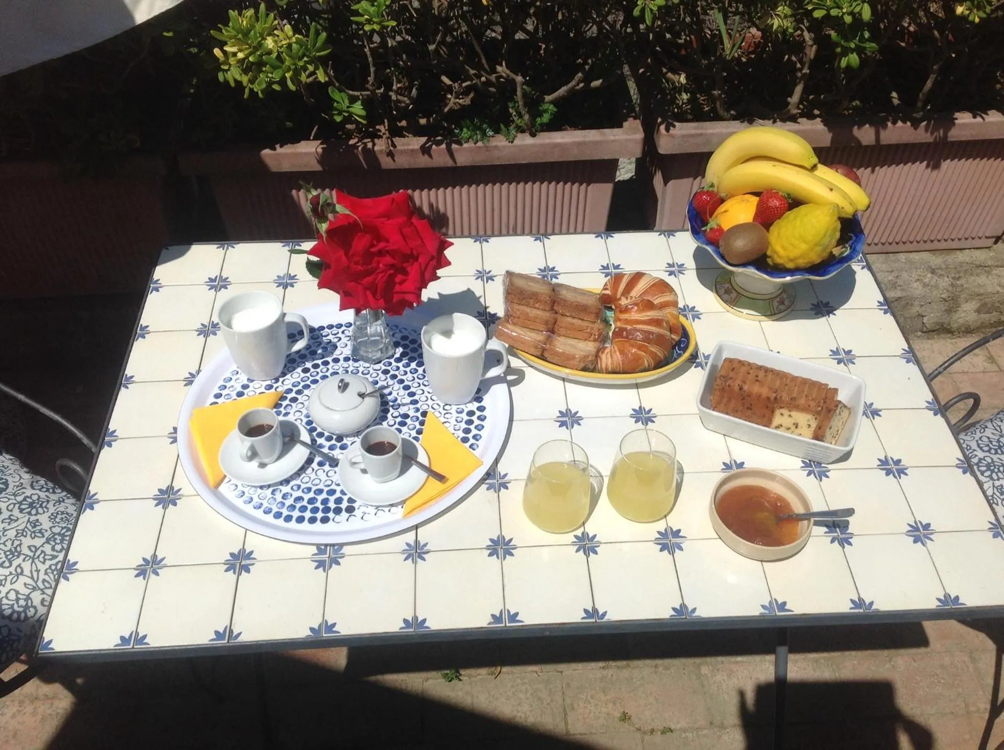 Food and drinks in La Terrazzina sul tramonto