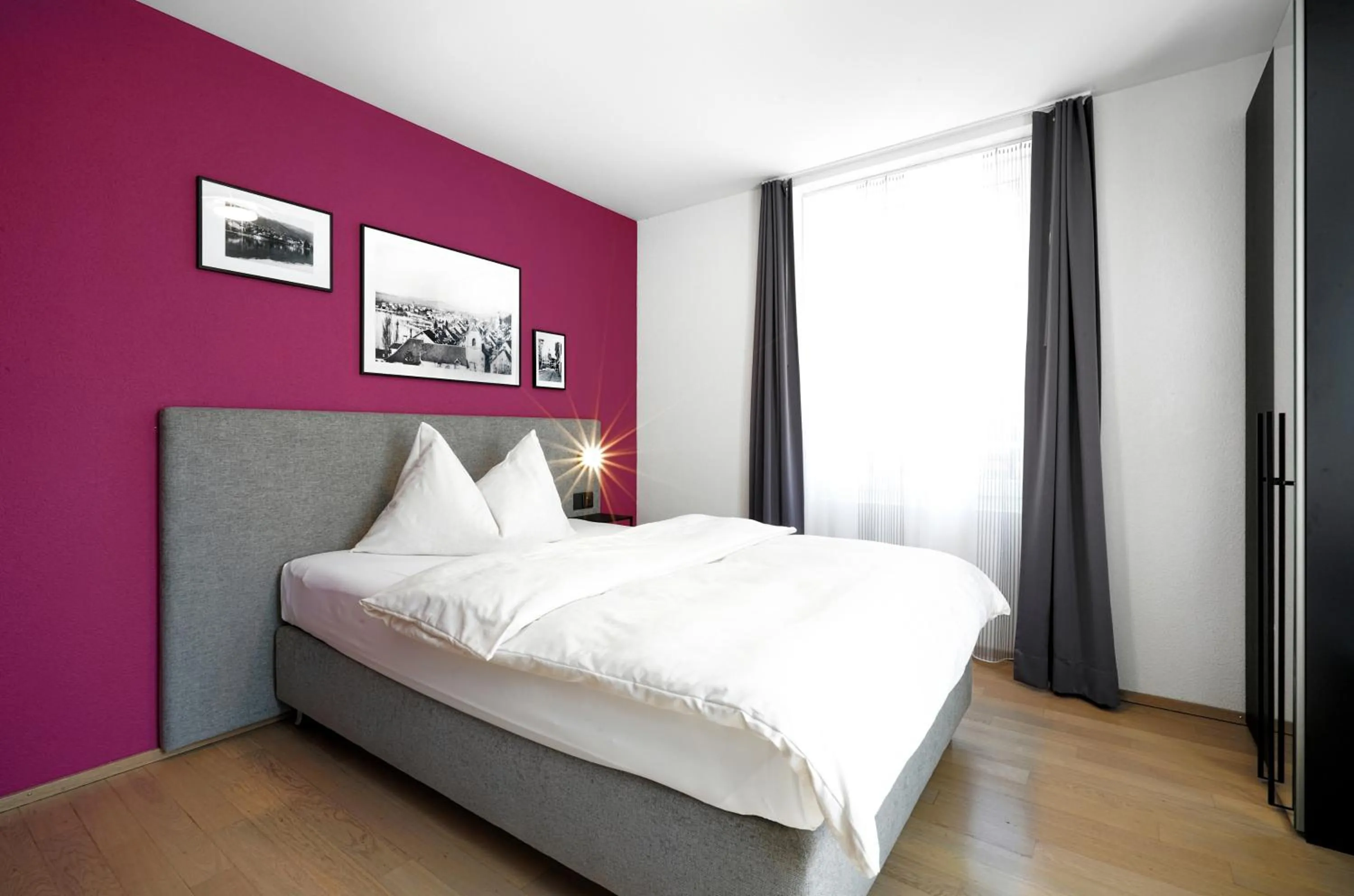 Bedroom, Bed in Hotel Zugertor