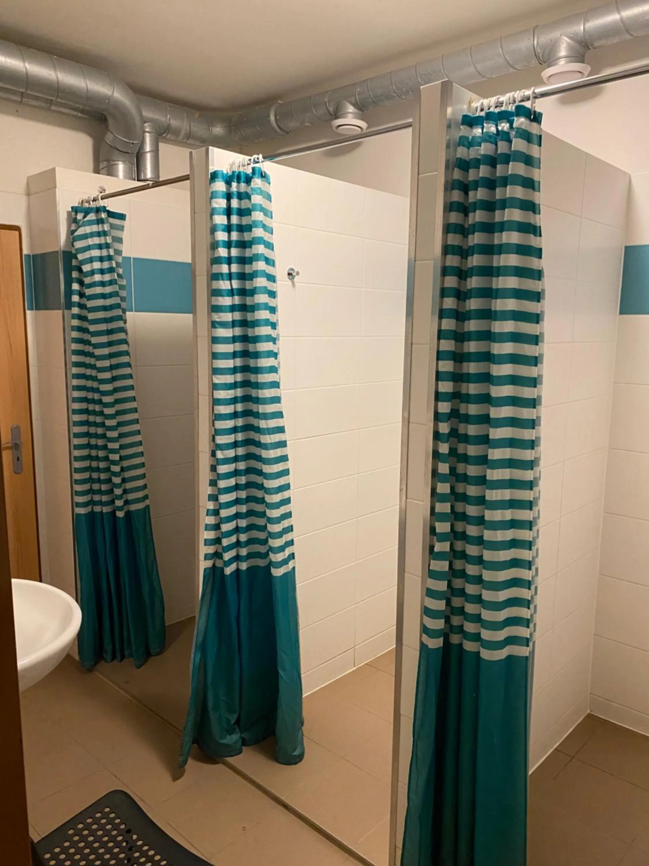 Shower in Easy Housing